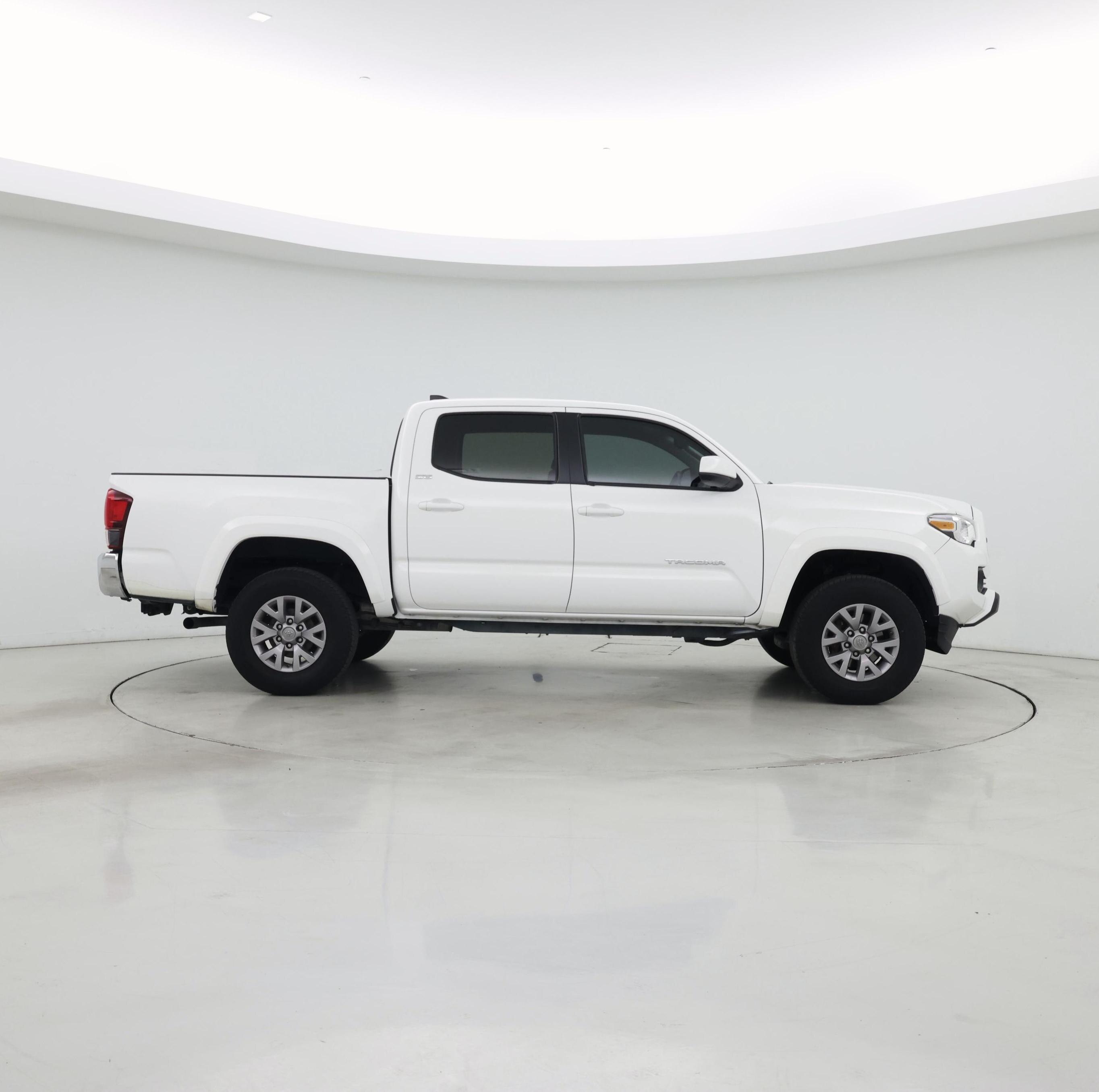 Thumbnail: 2019 Toyota Tacoma - 7