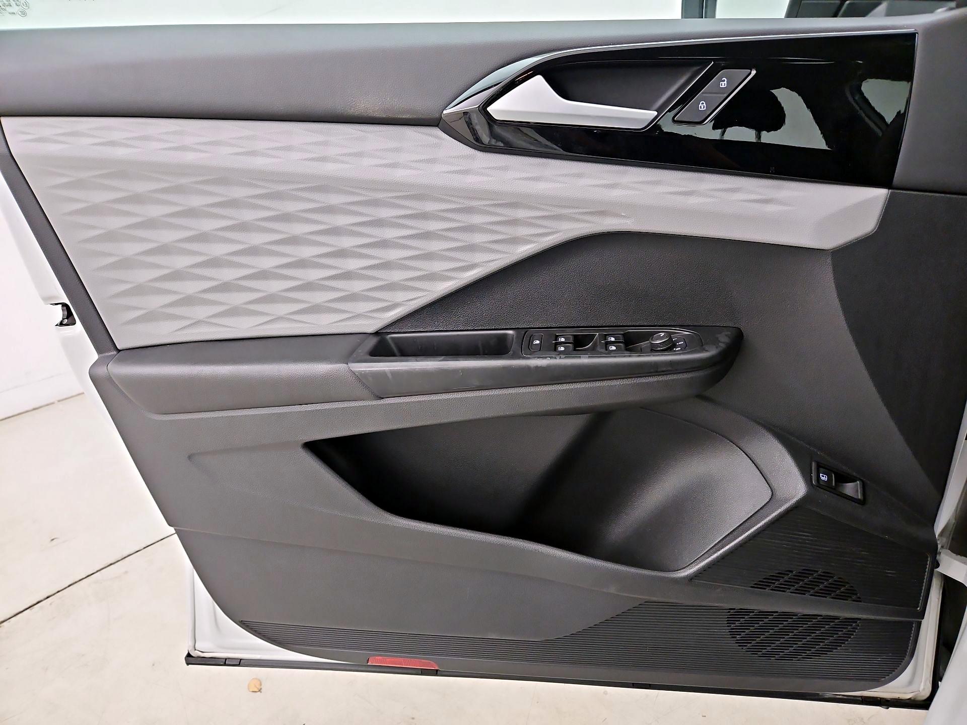 Thumbnail: 2022 Volkswagen Taos - 12
