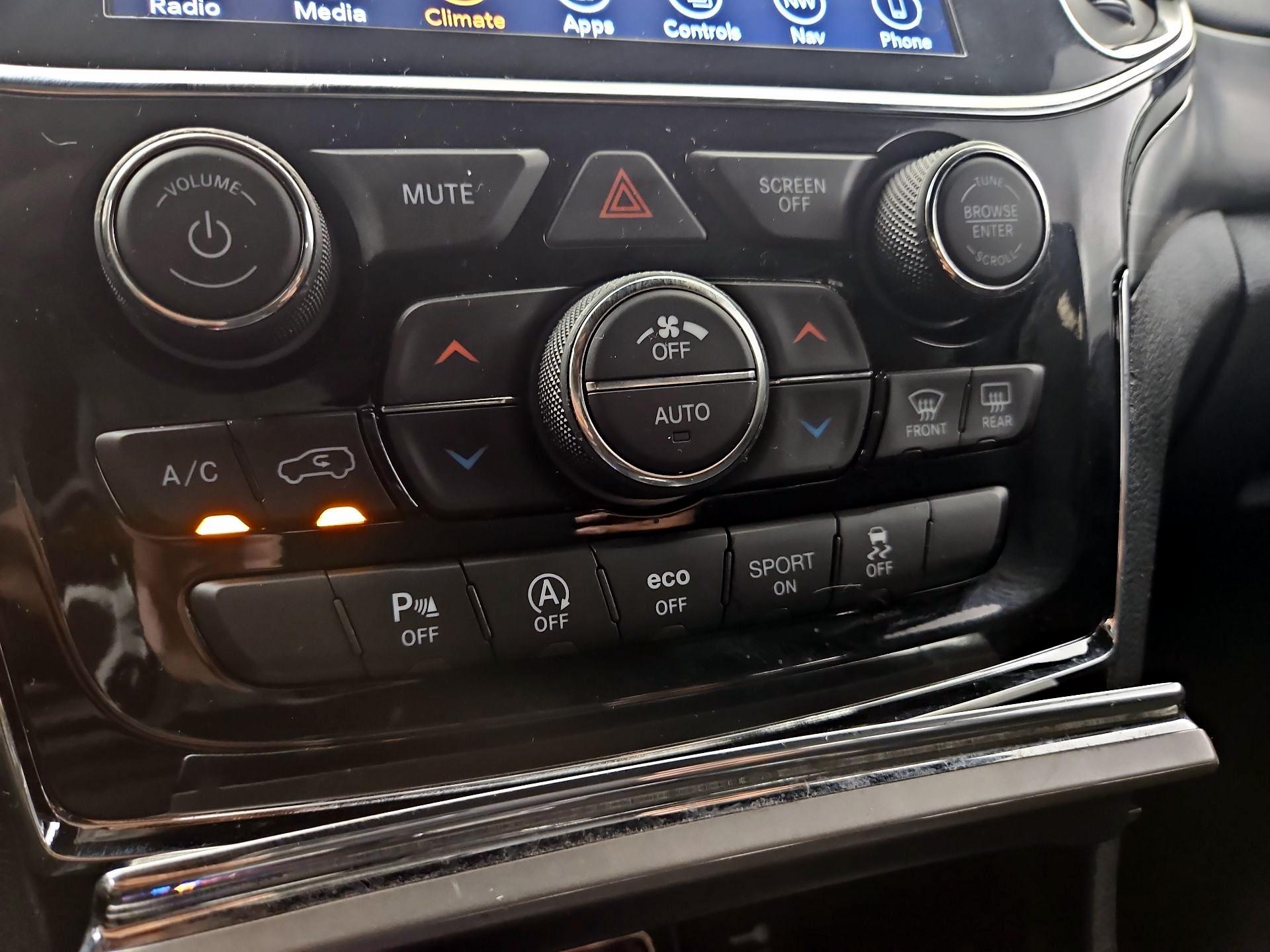 Thumbnail: 2019 Jeep Grand Cherokee - 17