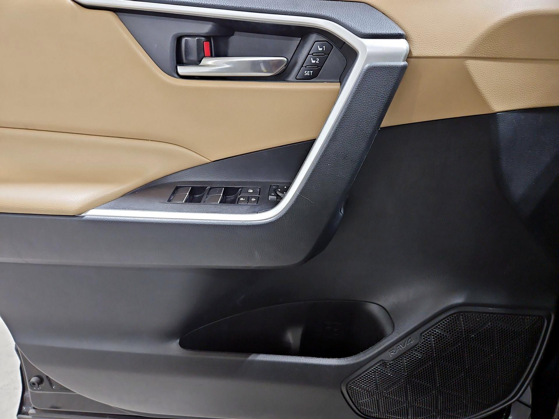 Thumbnail: 2021 Toyota RAV4 - 12