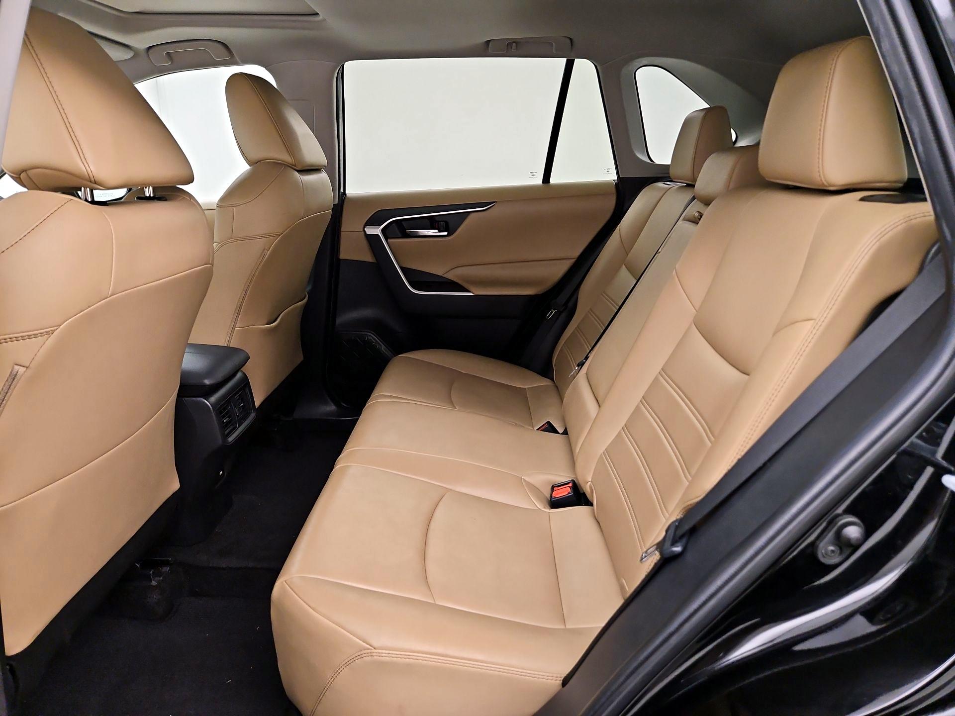 Thumbnail: 2021 Toyota RAV4 - 19