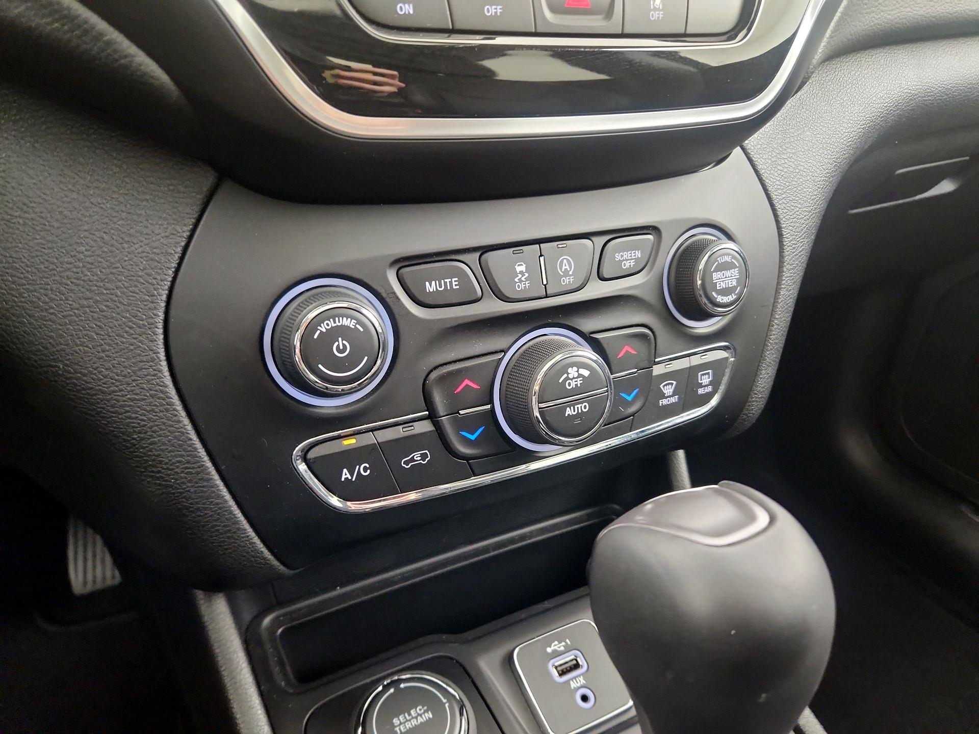 Thumbnail: 2021 Jeep Cherokee - 16