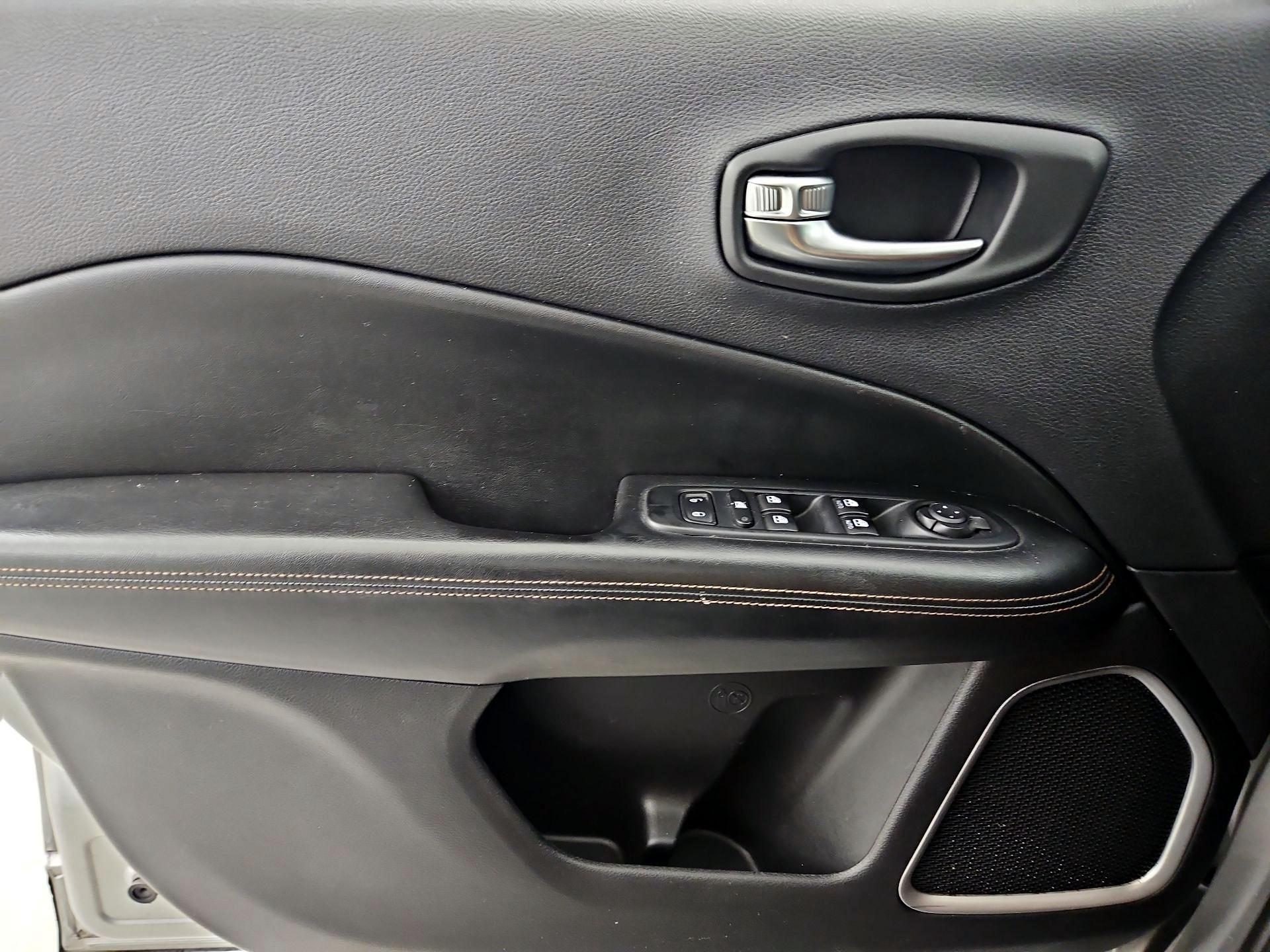 Thumbnail: 2020 Jeep Compass - 12