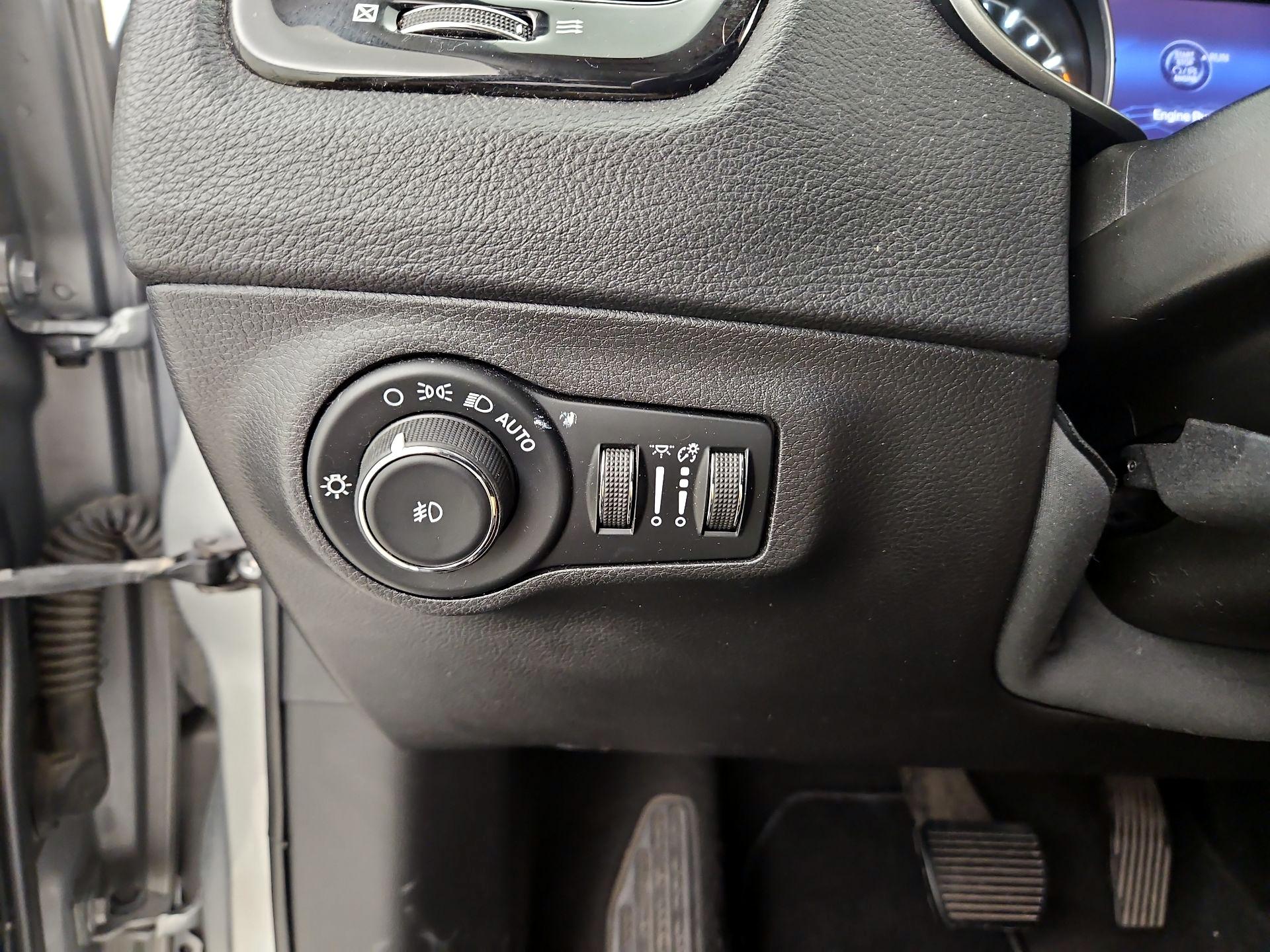 Thumbnail: 2020 Jeep Compass - 13