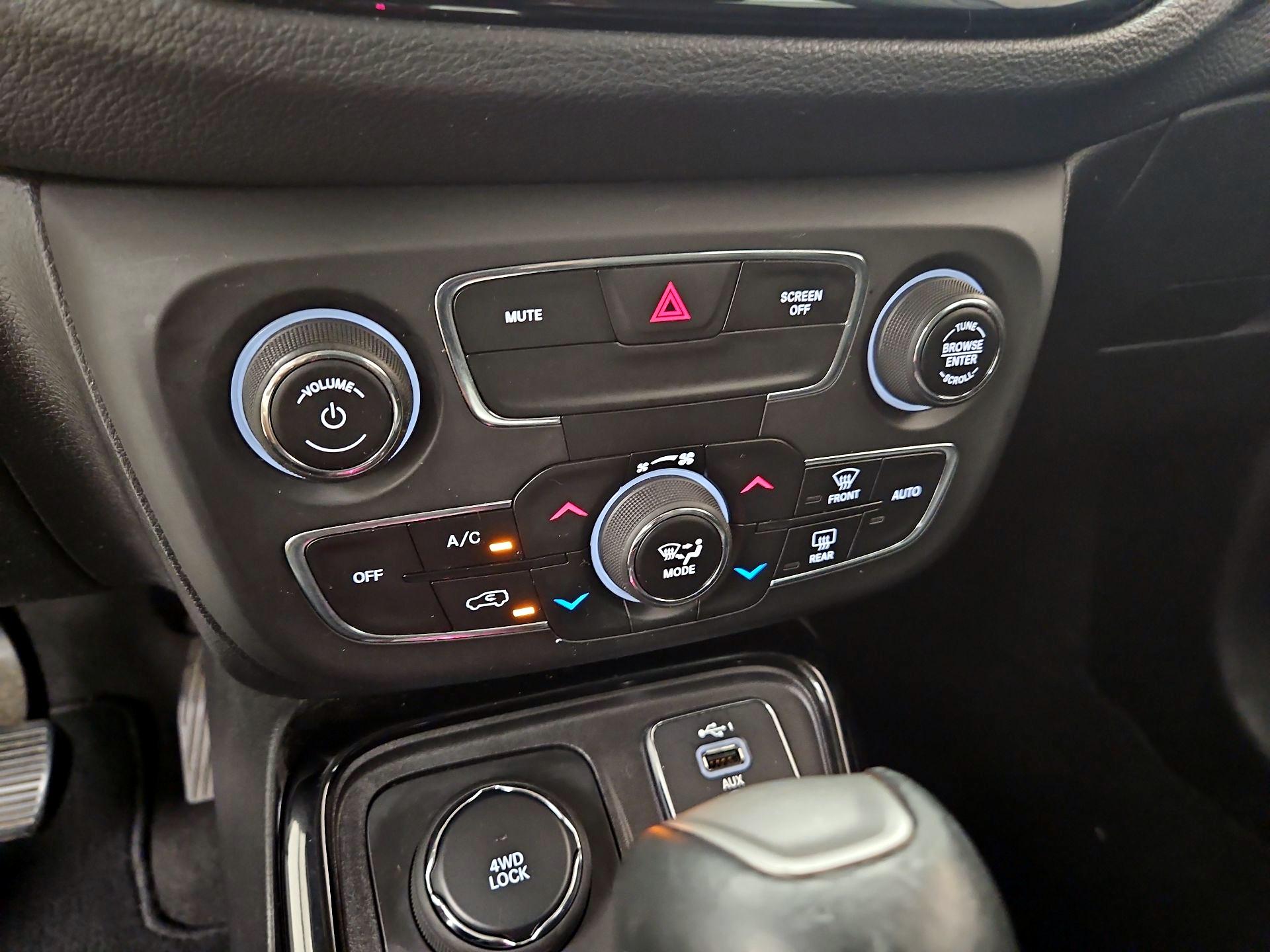 Thumbnail: 2020 Jeep Compass - 16
