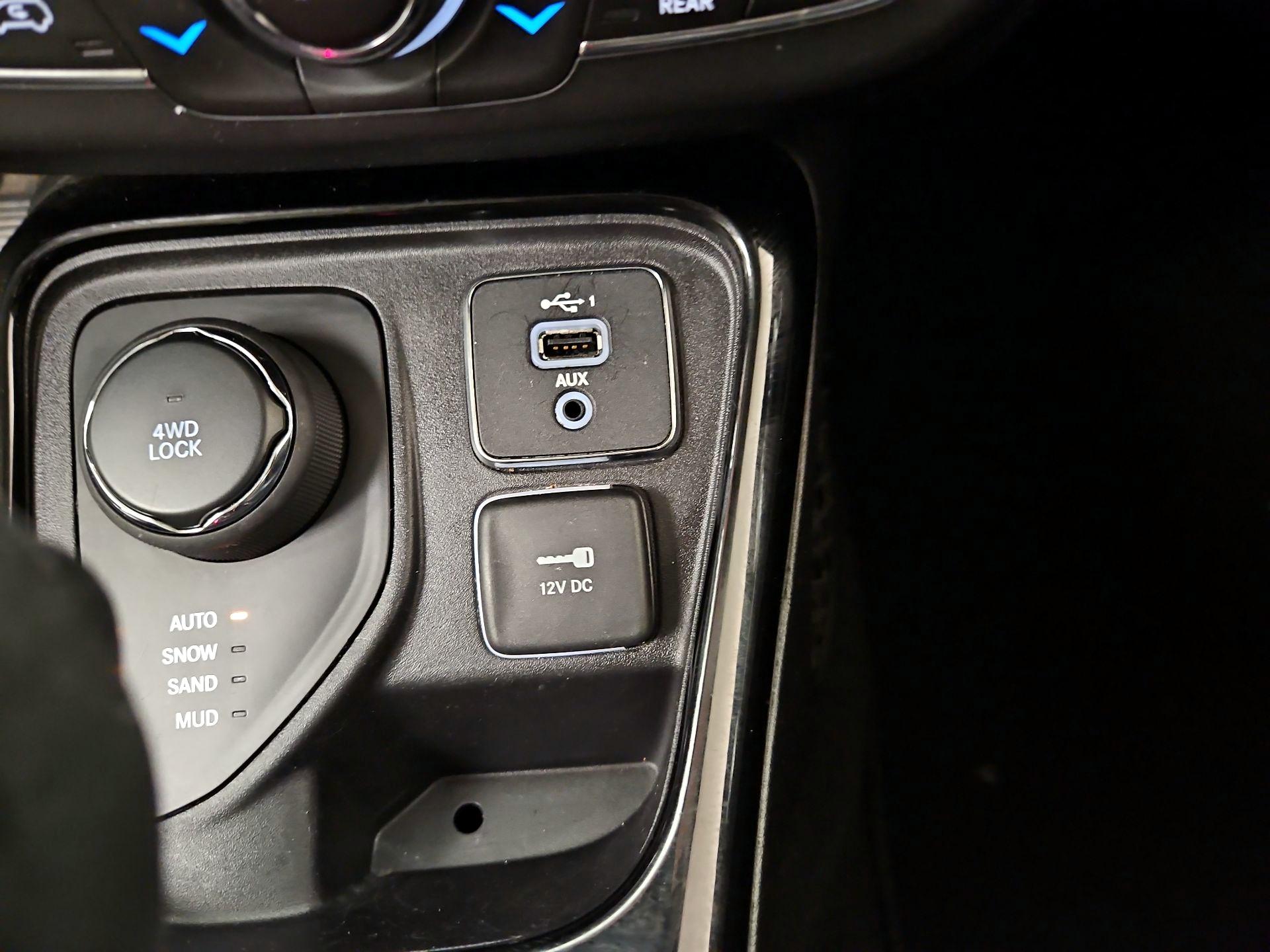 Thumbnail: 2020 Jeep Compass - 18