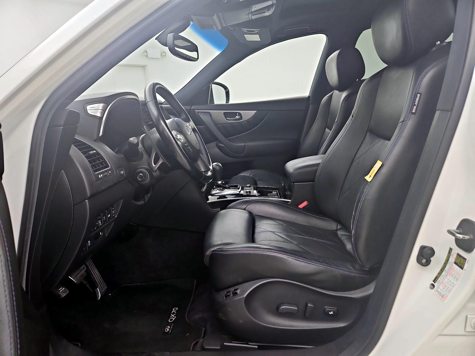 Thumbnail: 2015 INFINITI QX70 - 11