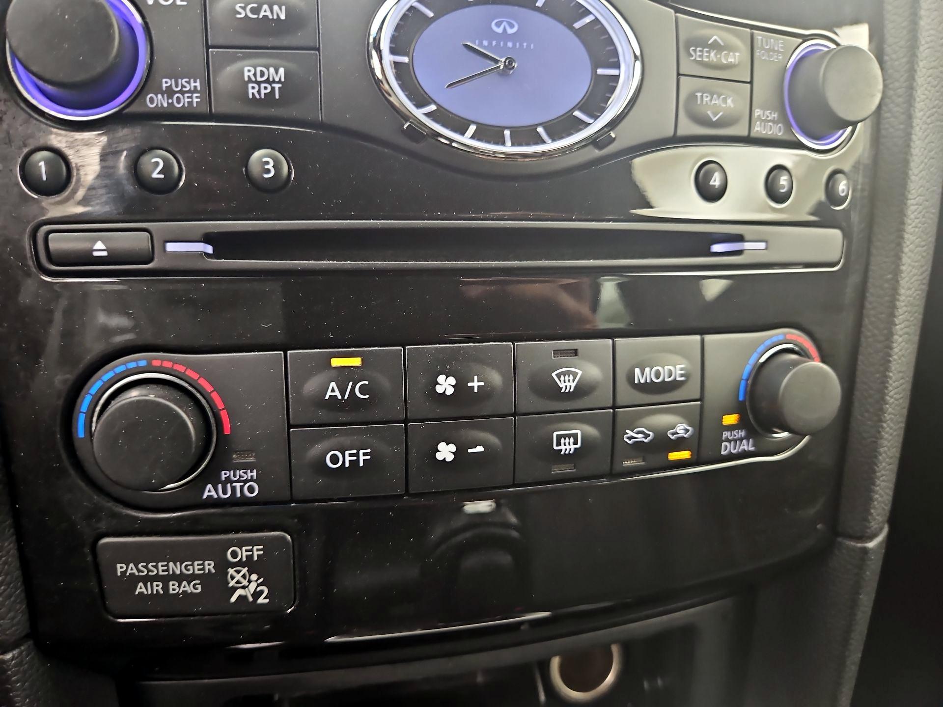 Thumbnail: 2015 INFINITI QX70 - 17