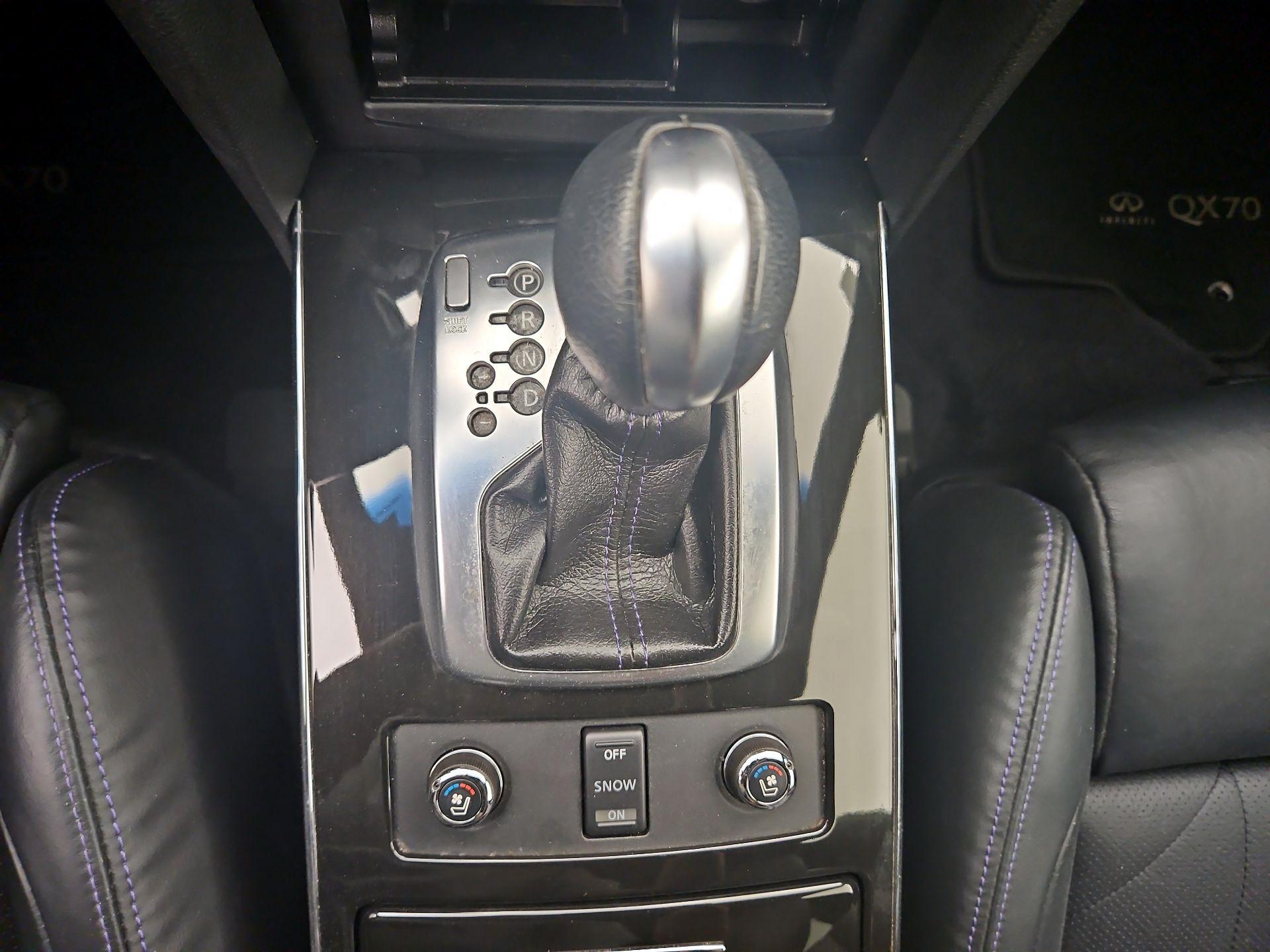 Thumbnail: 2015 INFINITI QX70 - 18