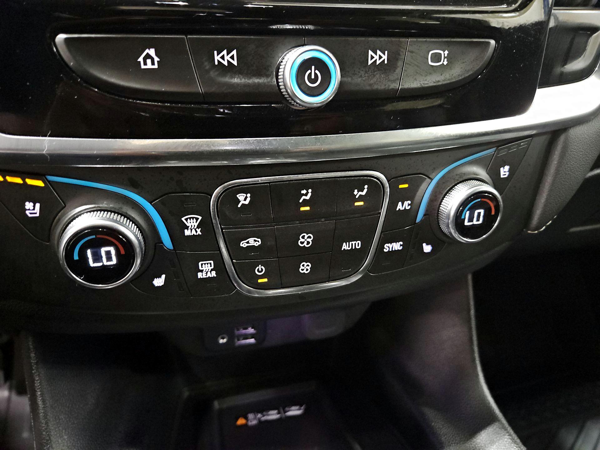 Thumbnail: 2023 Chevrolet Traverse - 16