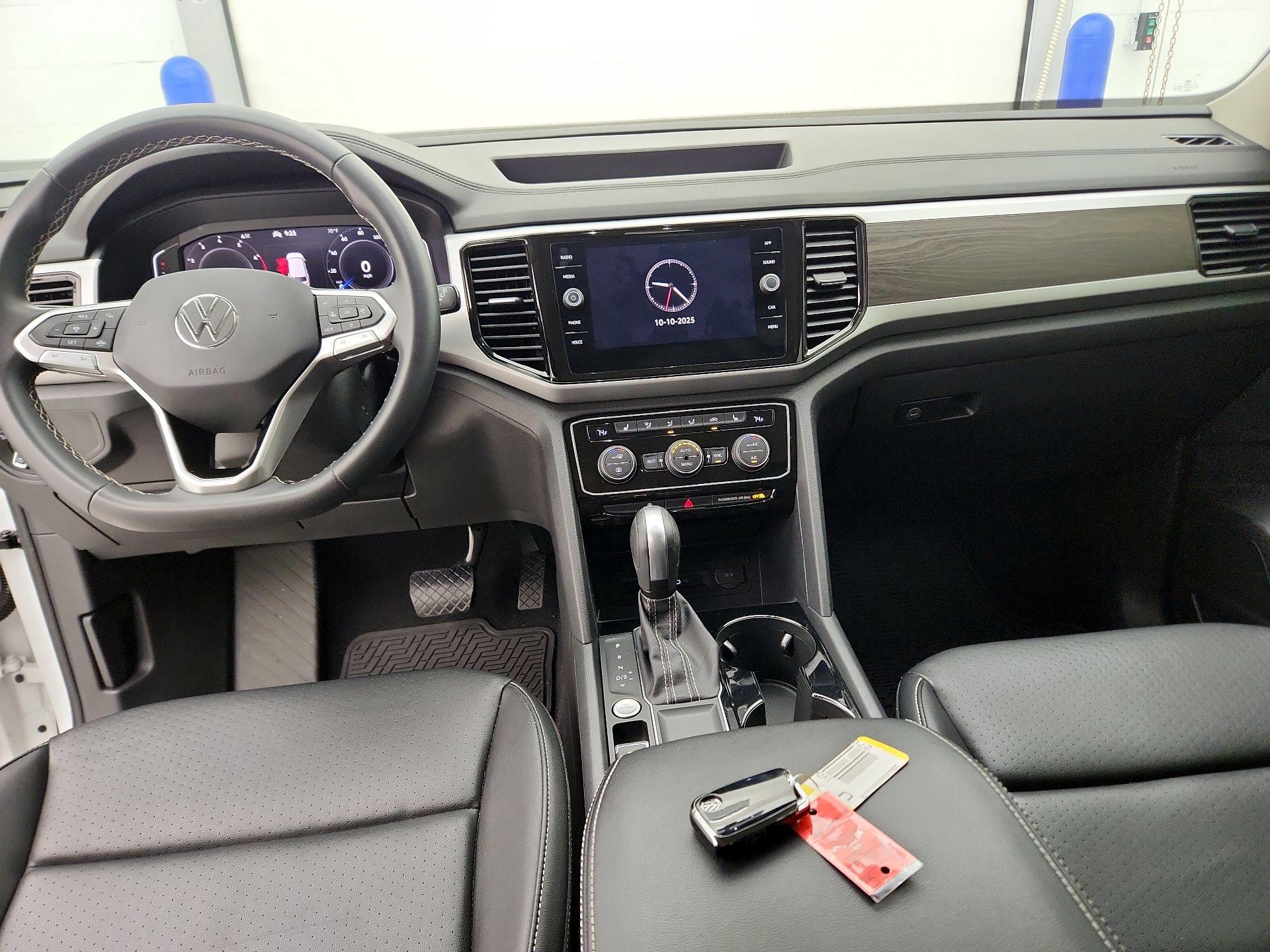 Thumbnail: 2023 Volkswagen Atlas - 9