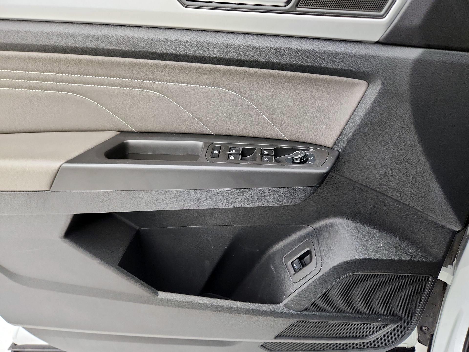 Thumbnail: 2023 Volkswagen Atlas - 12