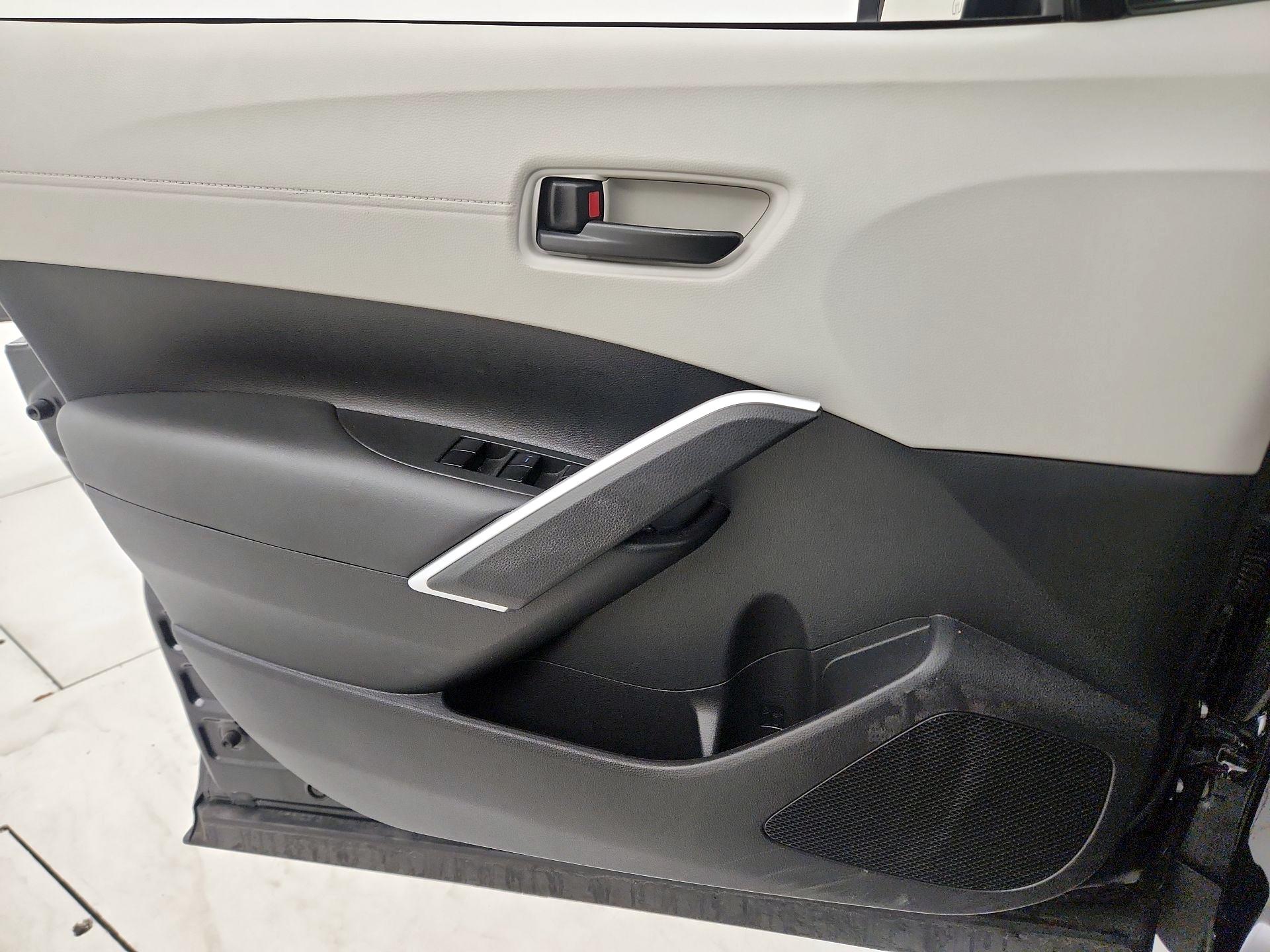 Thumbnail: 2022 Toyota Corolla Cross - 12