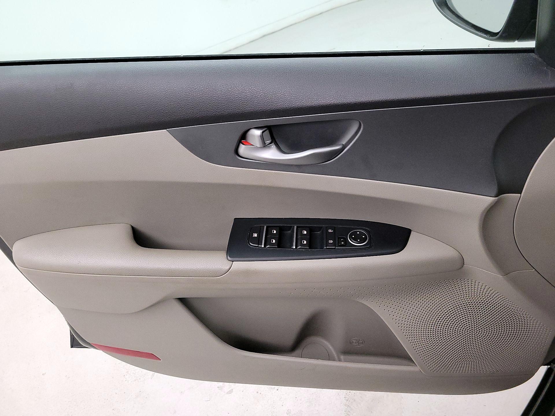 Thumbnail: 2021 Kia Forte - 12