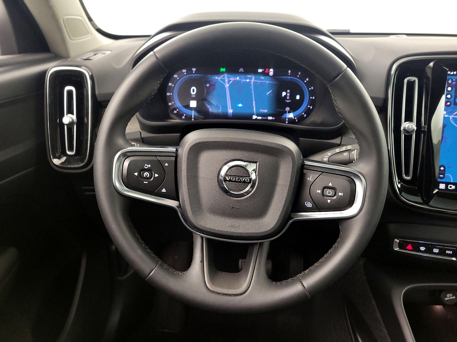 Thumbnail: 2023 Volvo XC40 - 10