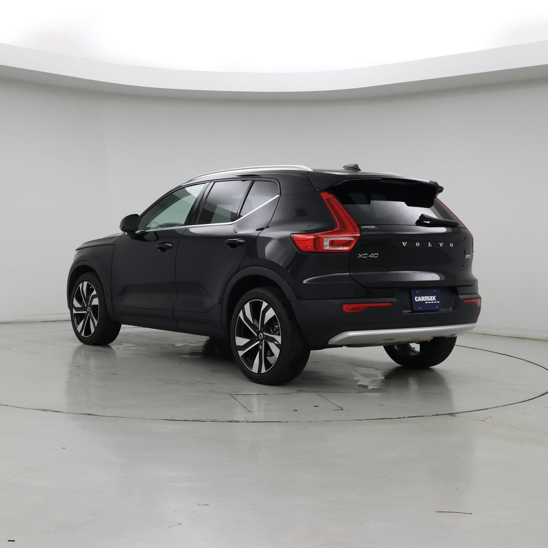 Thumbnail: 2023 Volvo XC40 - 2