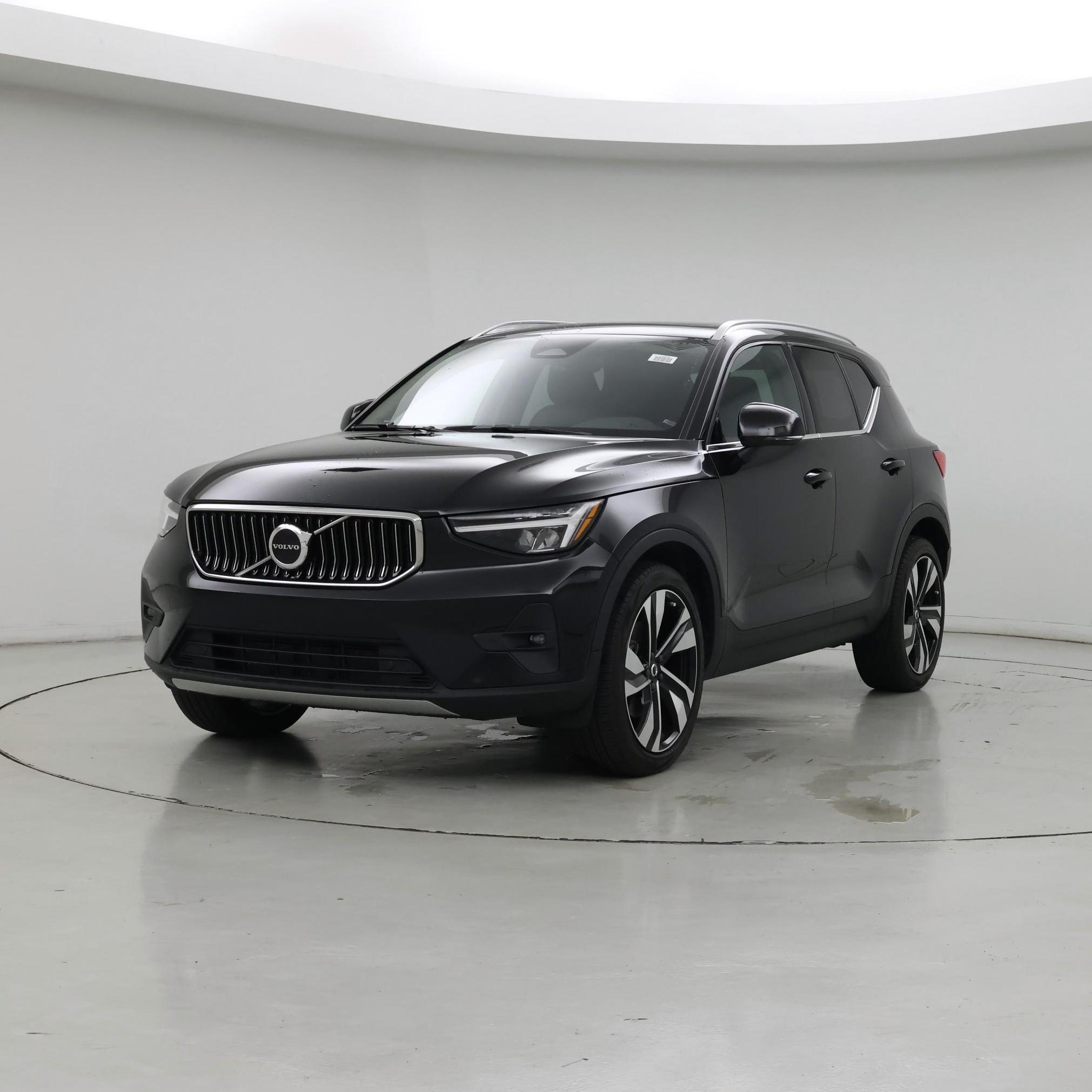 Thumbnail: 2023 Volvo XC40 - 4