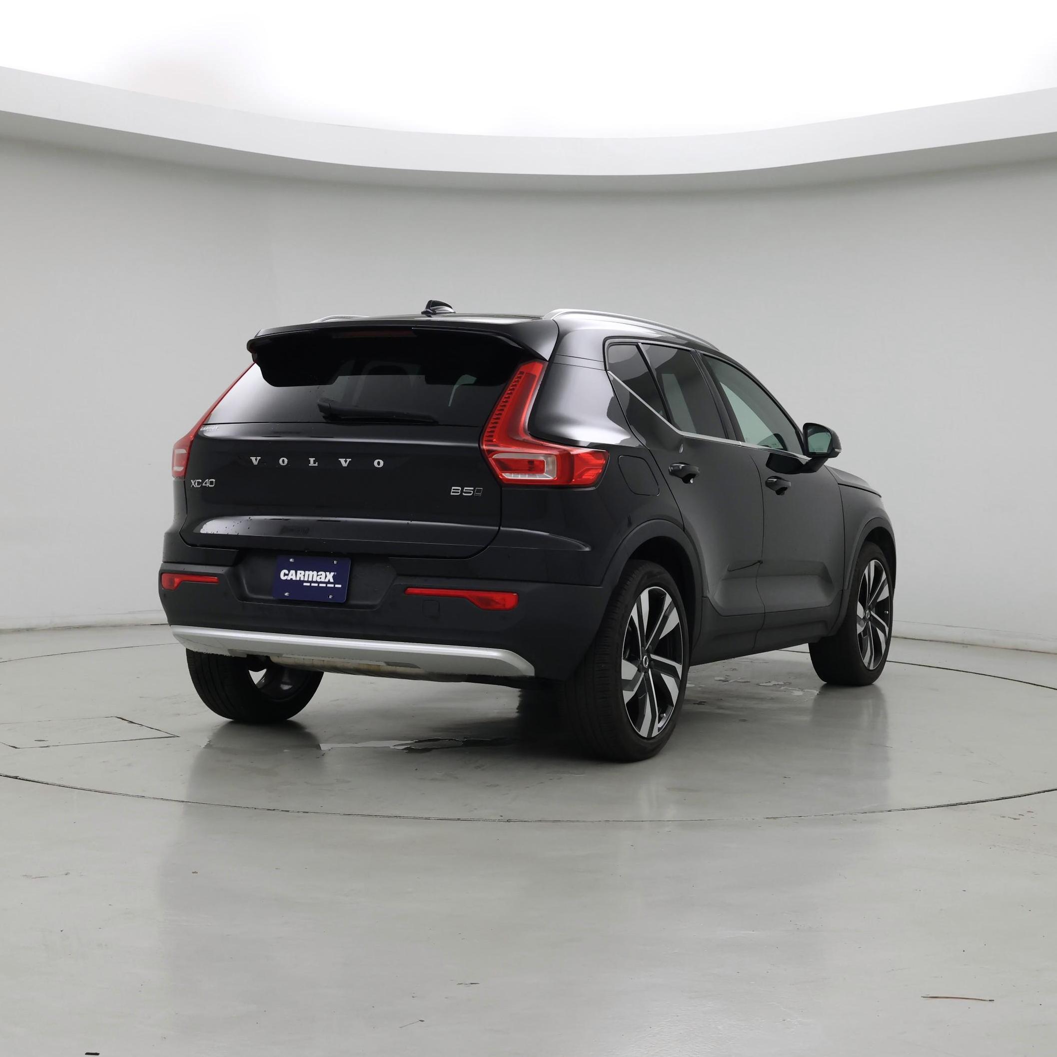 Thumbnail: 2023 Volvo XC40 - 8