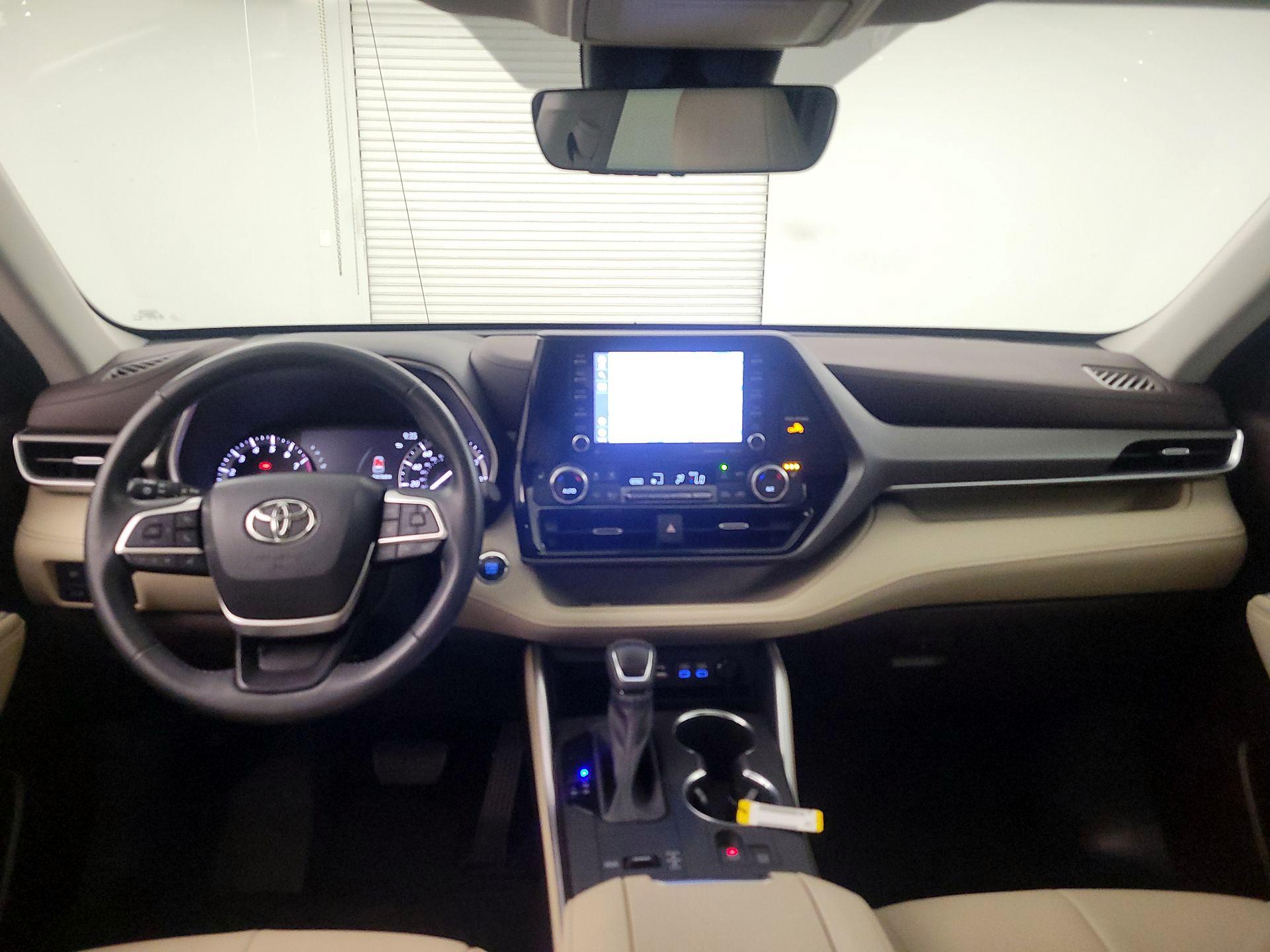 Thumbnail: 2022 Toyota Highlander - 9
