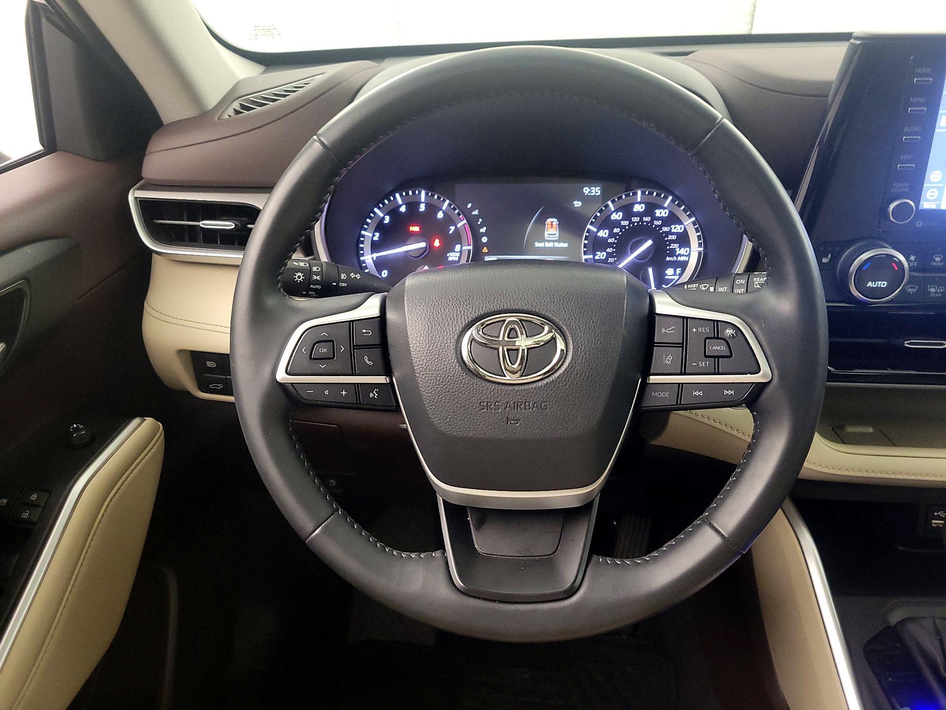 Thumbnail: 2022 Toyota Highlander - 10