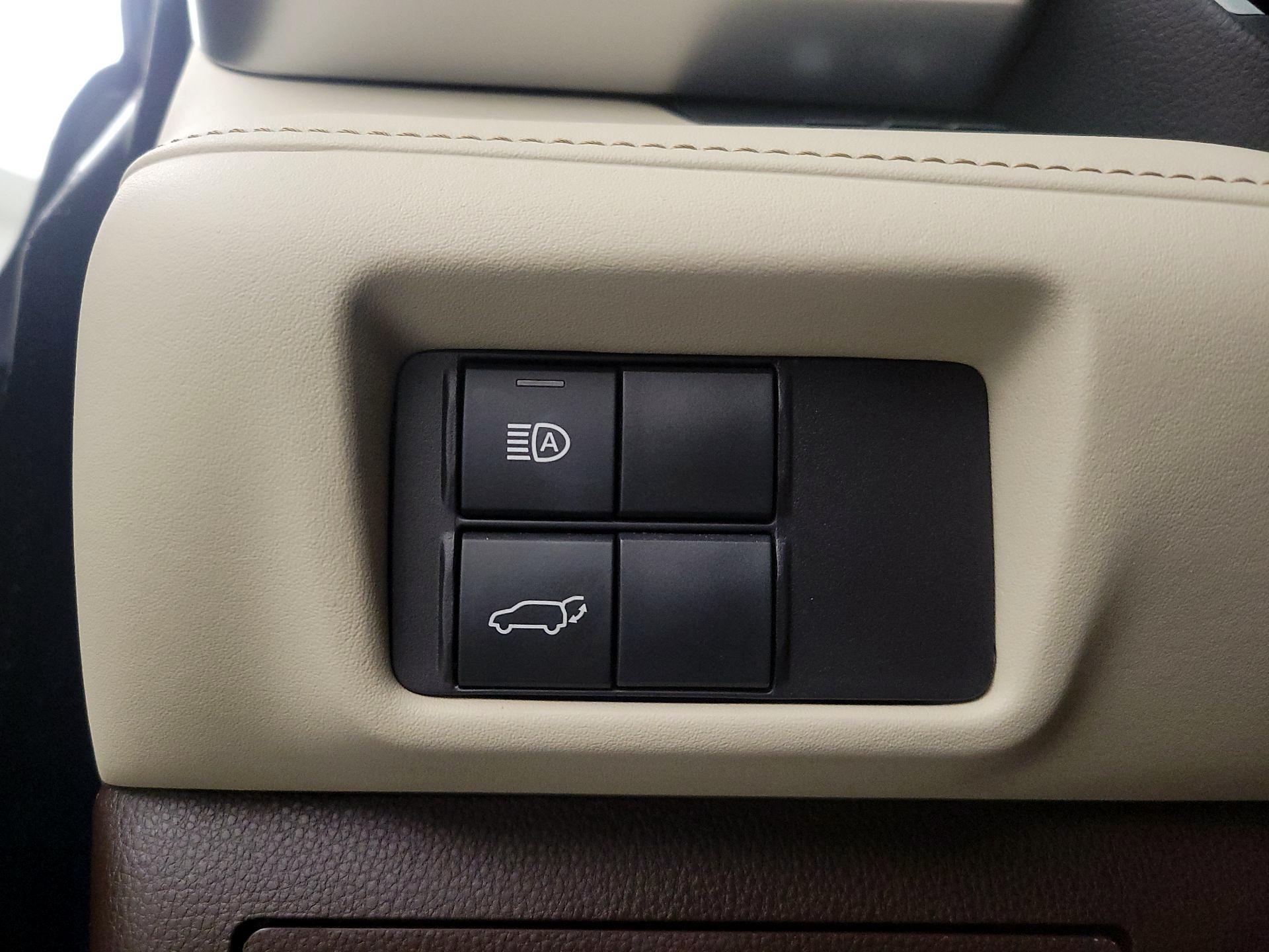 Thumbnail: 2022 Toyota Highlander - 13
