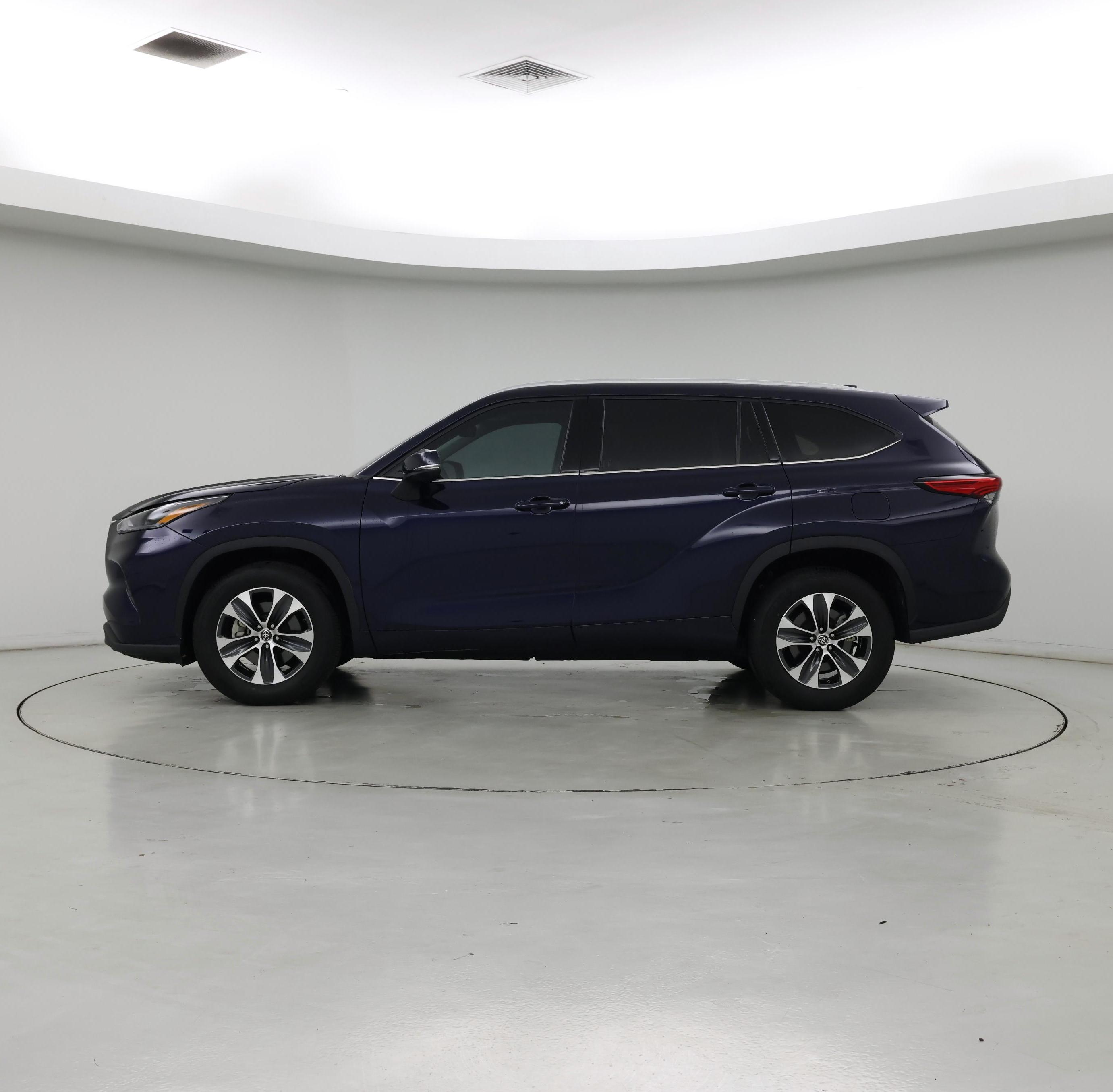 Thumbnail: 2022 Toyota Highlander - 3