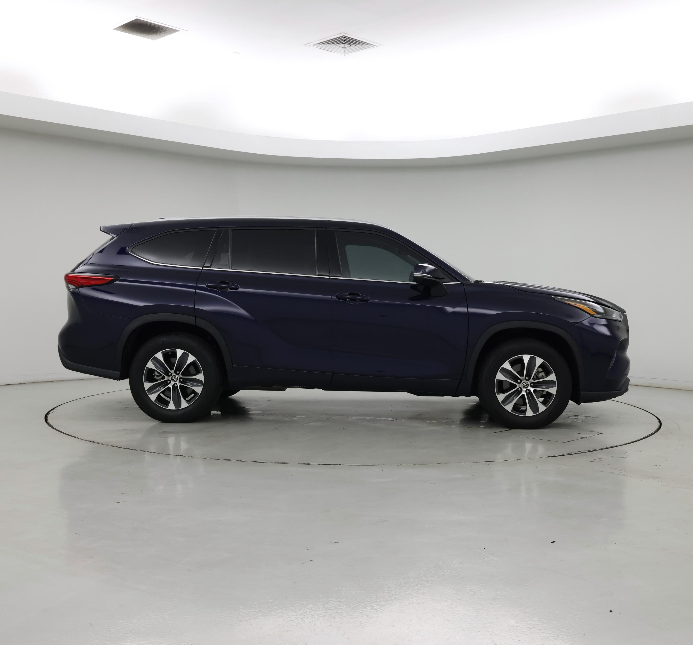Thumbnail: 2022 Toyota Highlander - 7
