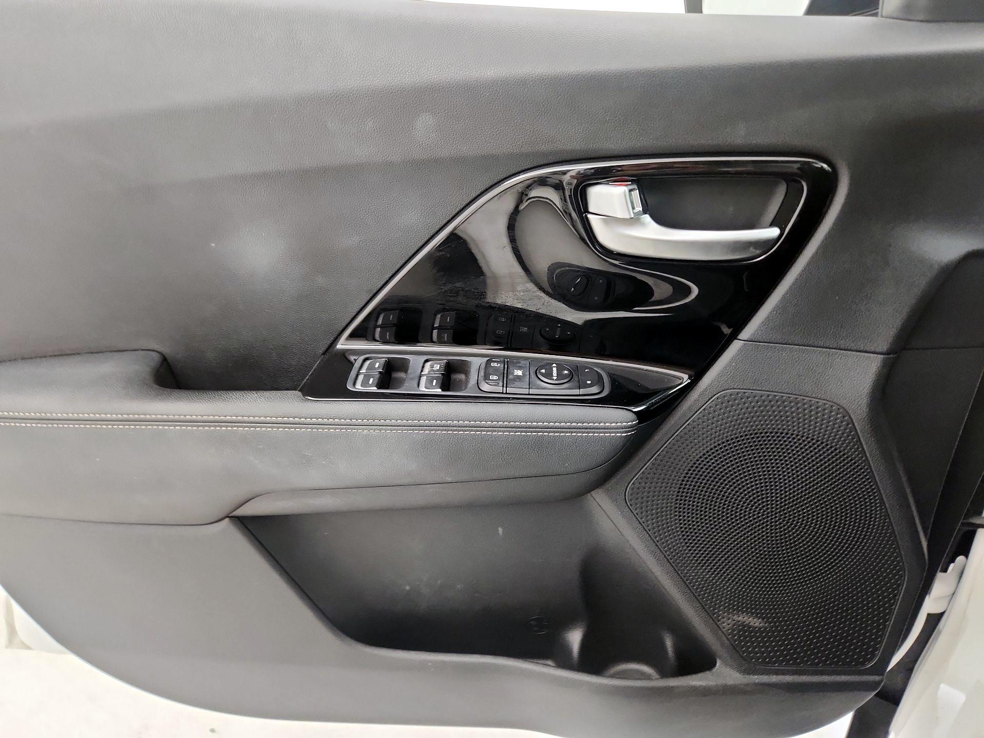 Thumbnail: 2020 Kia Niro - 12