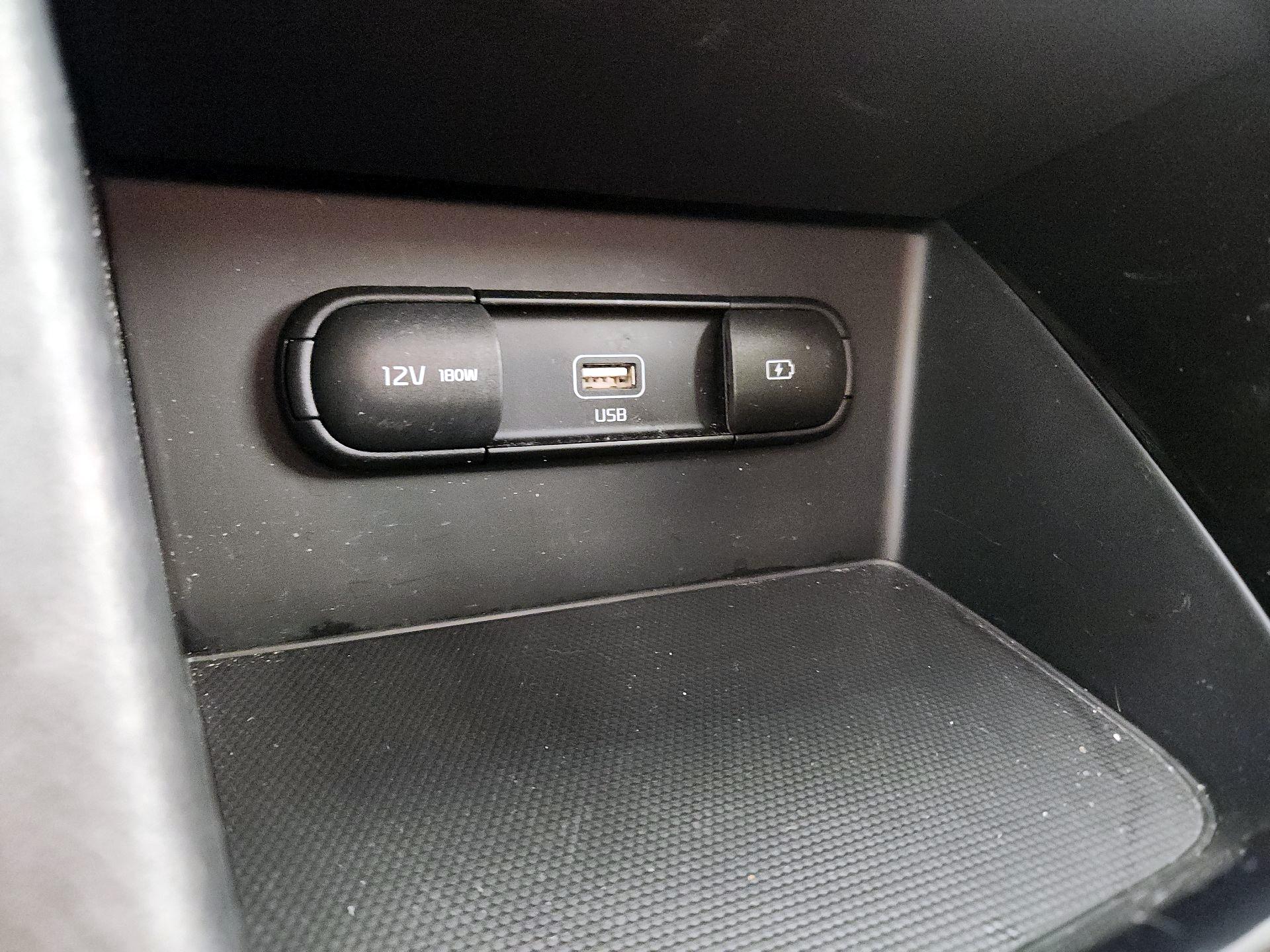 Thumbnail: 2020 Kia Niro - 18