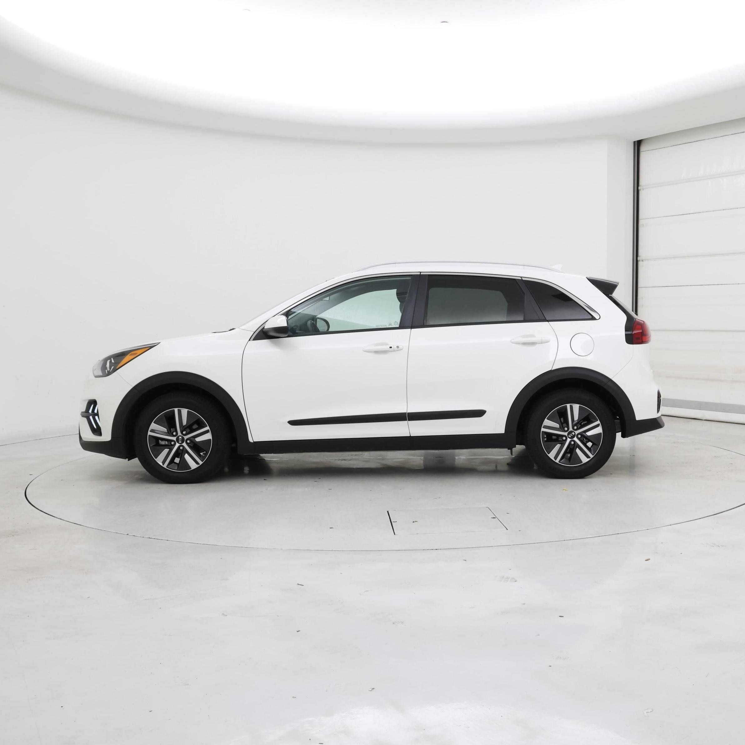Thumbnail: 2020 Kia Niro - 3