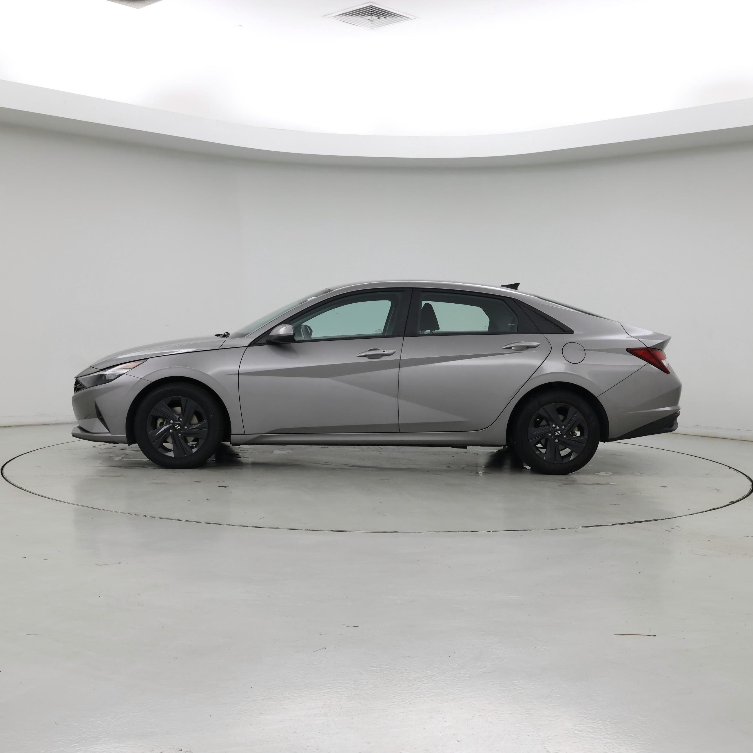Thumbnail: 2023 Hyundai Elantra - 3