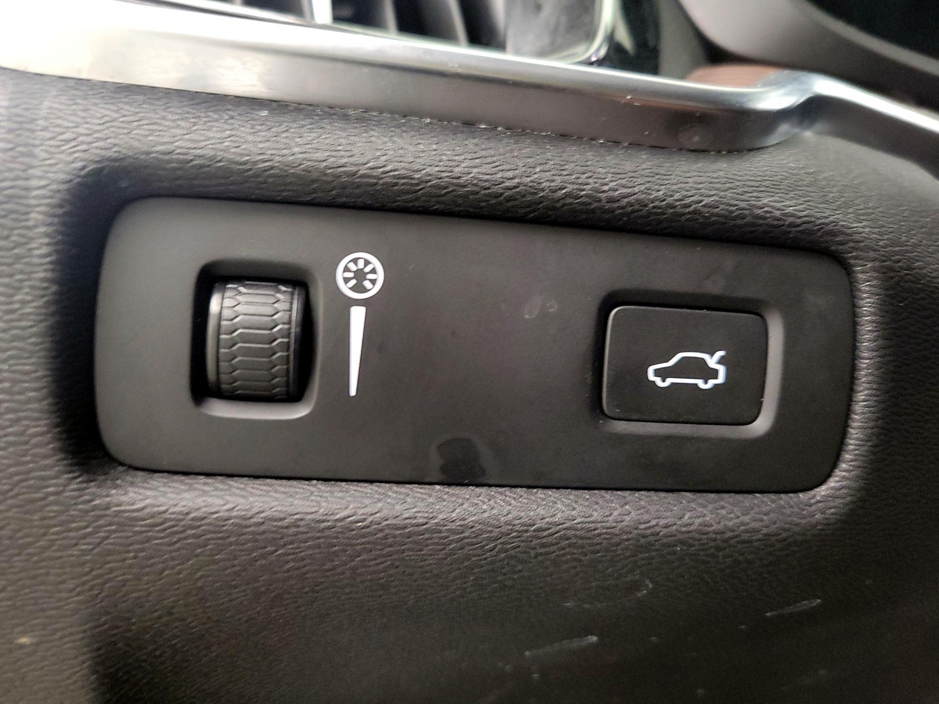 Thumbnail: 2020 Volvo S60 - 11