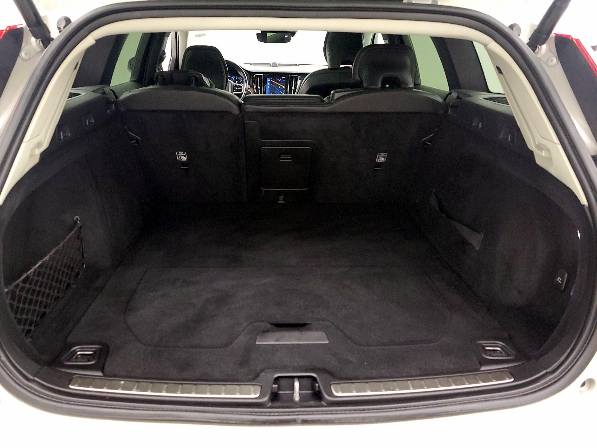 Thumbnail: 2020 Volvo S60 - 20