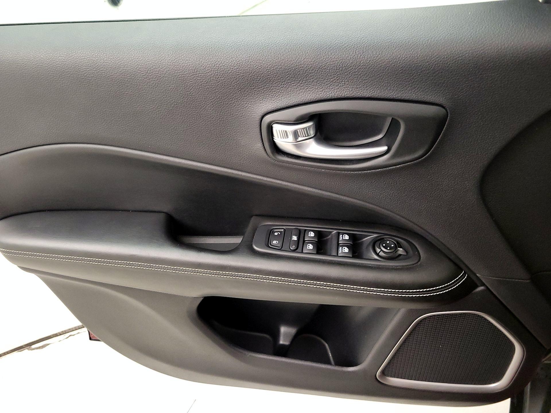 Thumbnail: 2021 Jeep Compass - 10