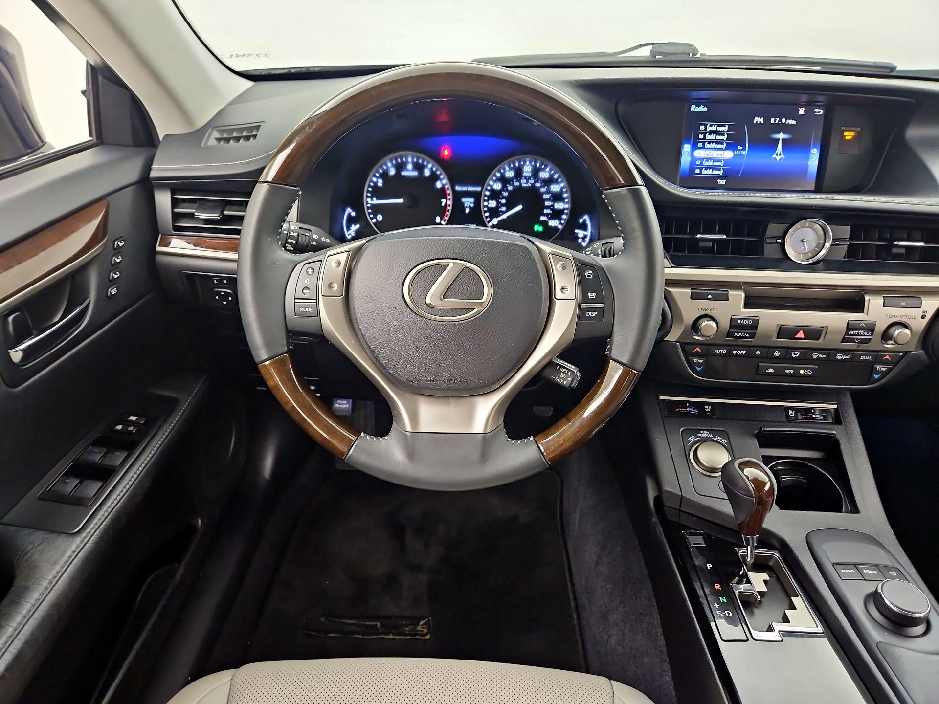 Thumbnail: 2015 Lexus ES - 10
