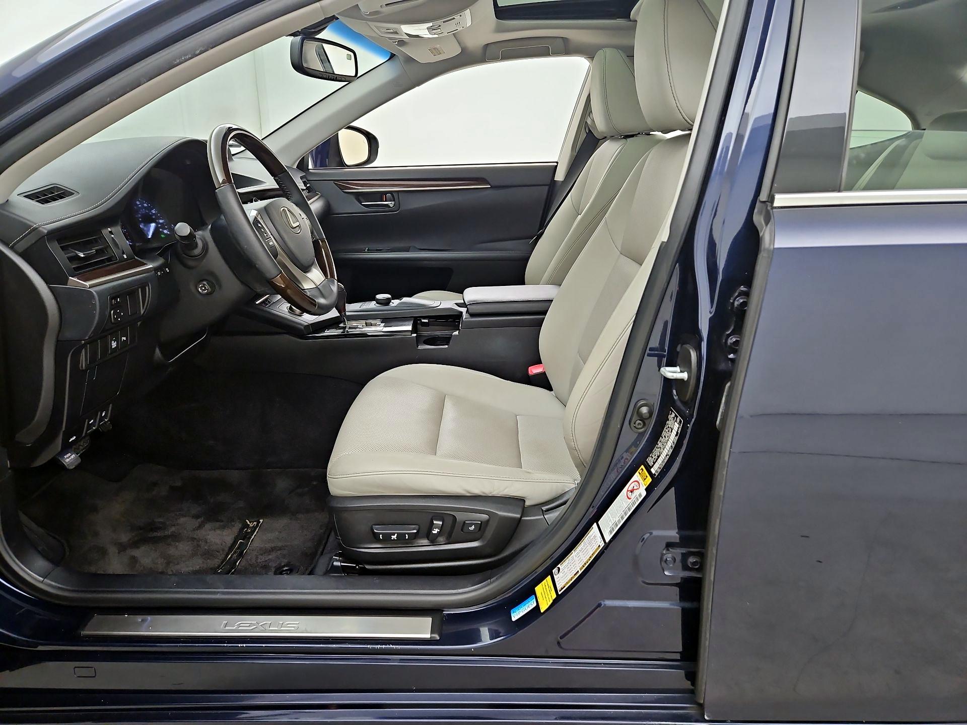 Thumbnail: 2015 Lexus ES - 11
