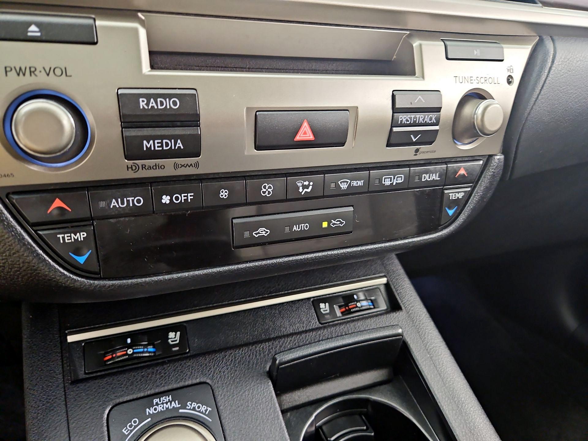 Thumbnail: 2015 Lexus ES - 16