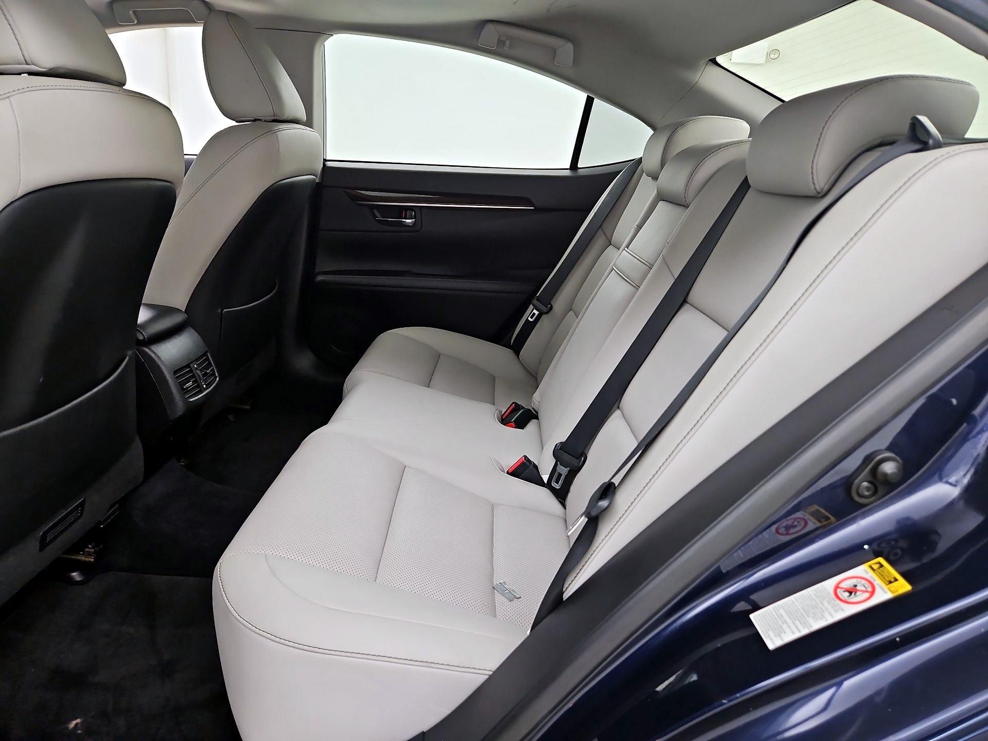 Thumbnail: 2015 Lexus ES - 20