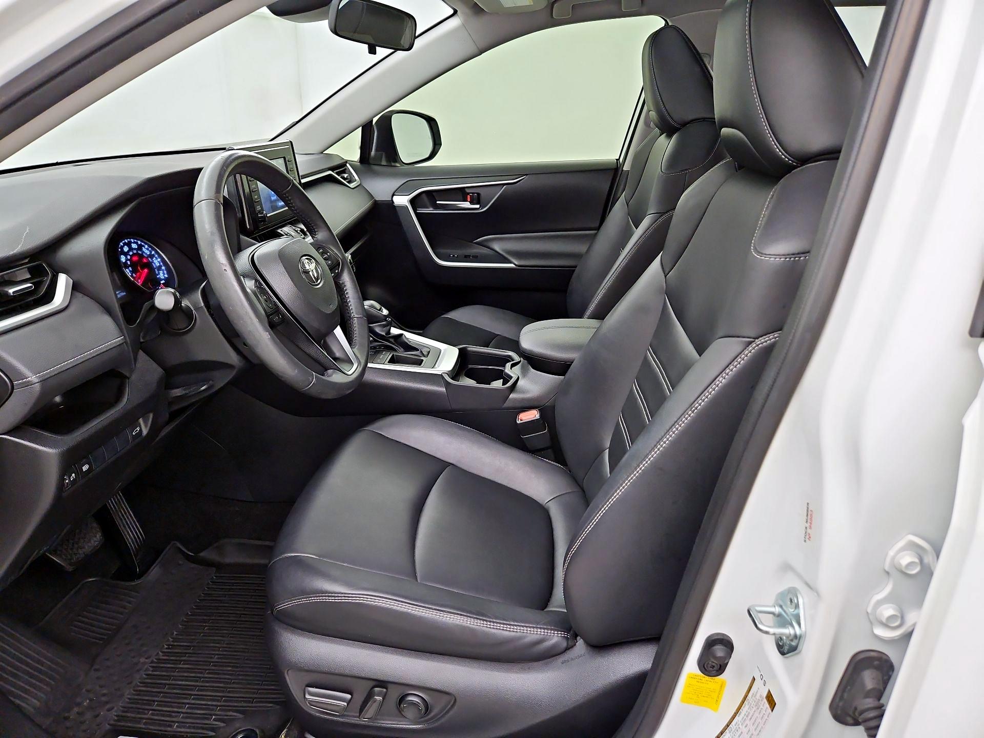 Thumbnail: 2019 Toyota RAV4 - 11