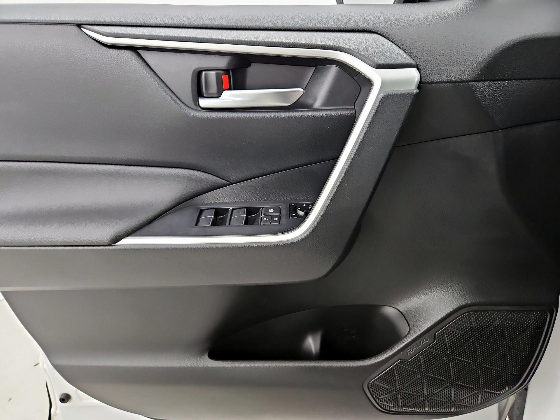 Thumbnail: 2019 Toyota RAV4 - 12
