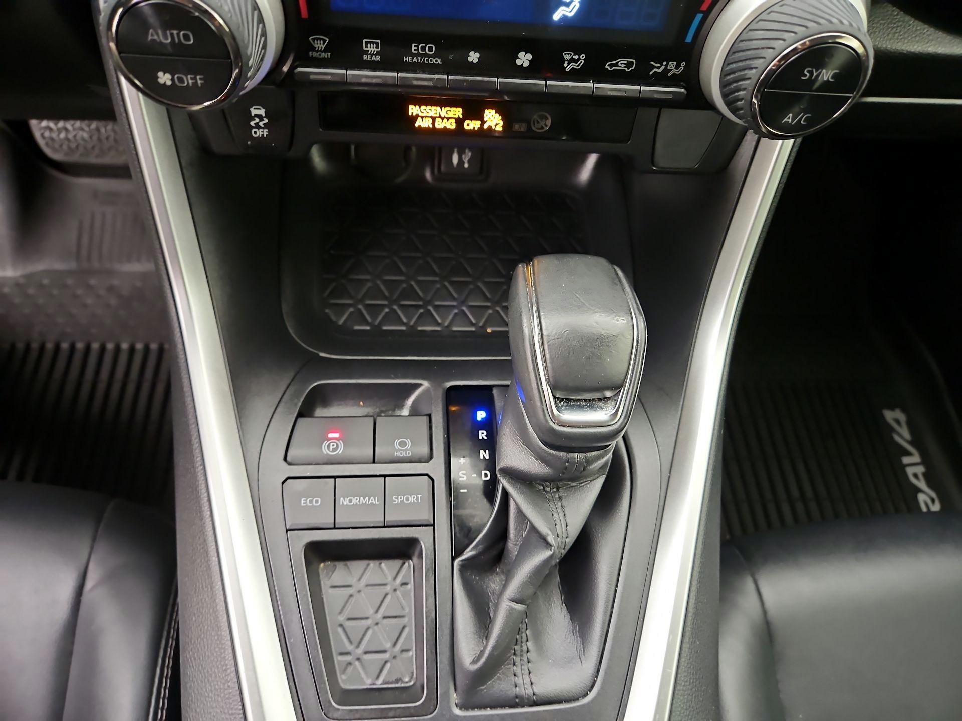 Thumbnail: 2019 Toyota RAV4 - 17