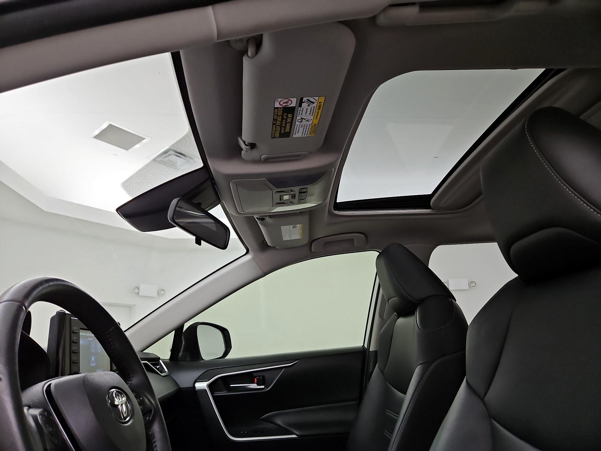 Thumbnail: 2019 Toyota RAV4 - 19