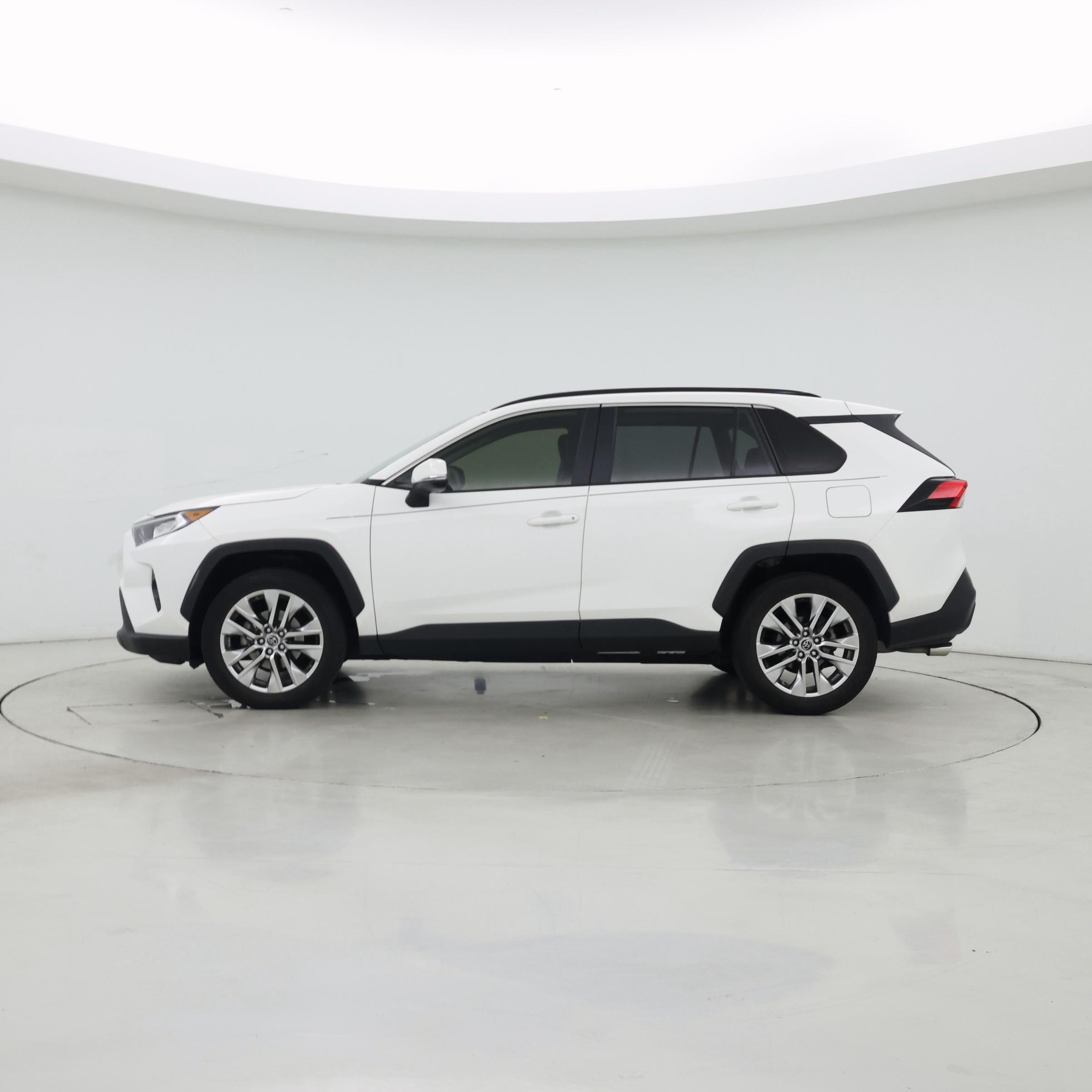 Thumbnail: 2019 Toyota RAV4 - 3