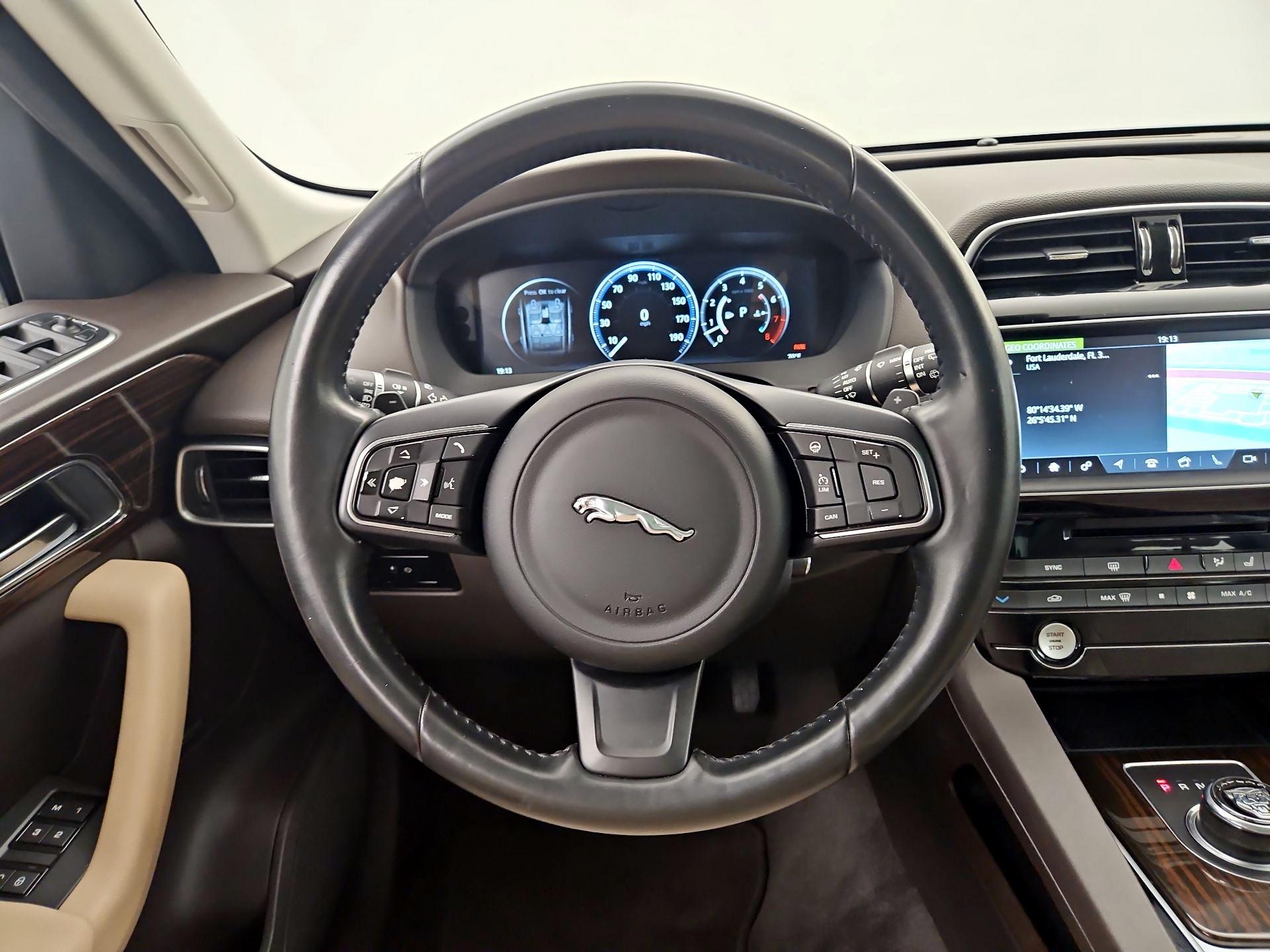 Thumbnail: 2017 Jaguar F-Pace - 10