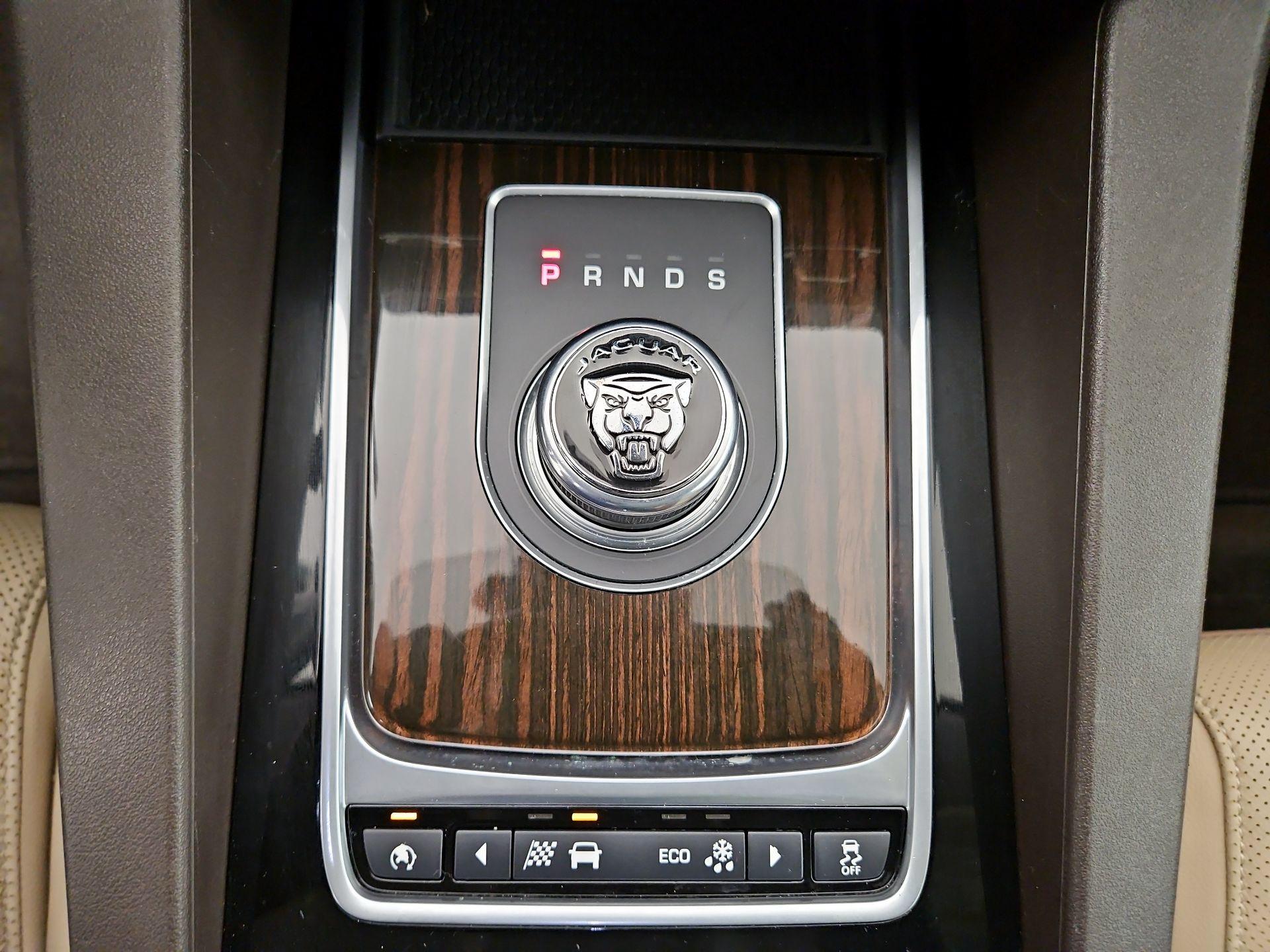 Thumbnail: 2017 Jaguar F-Pace - 17