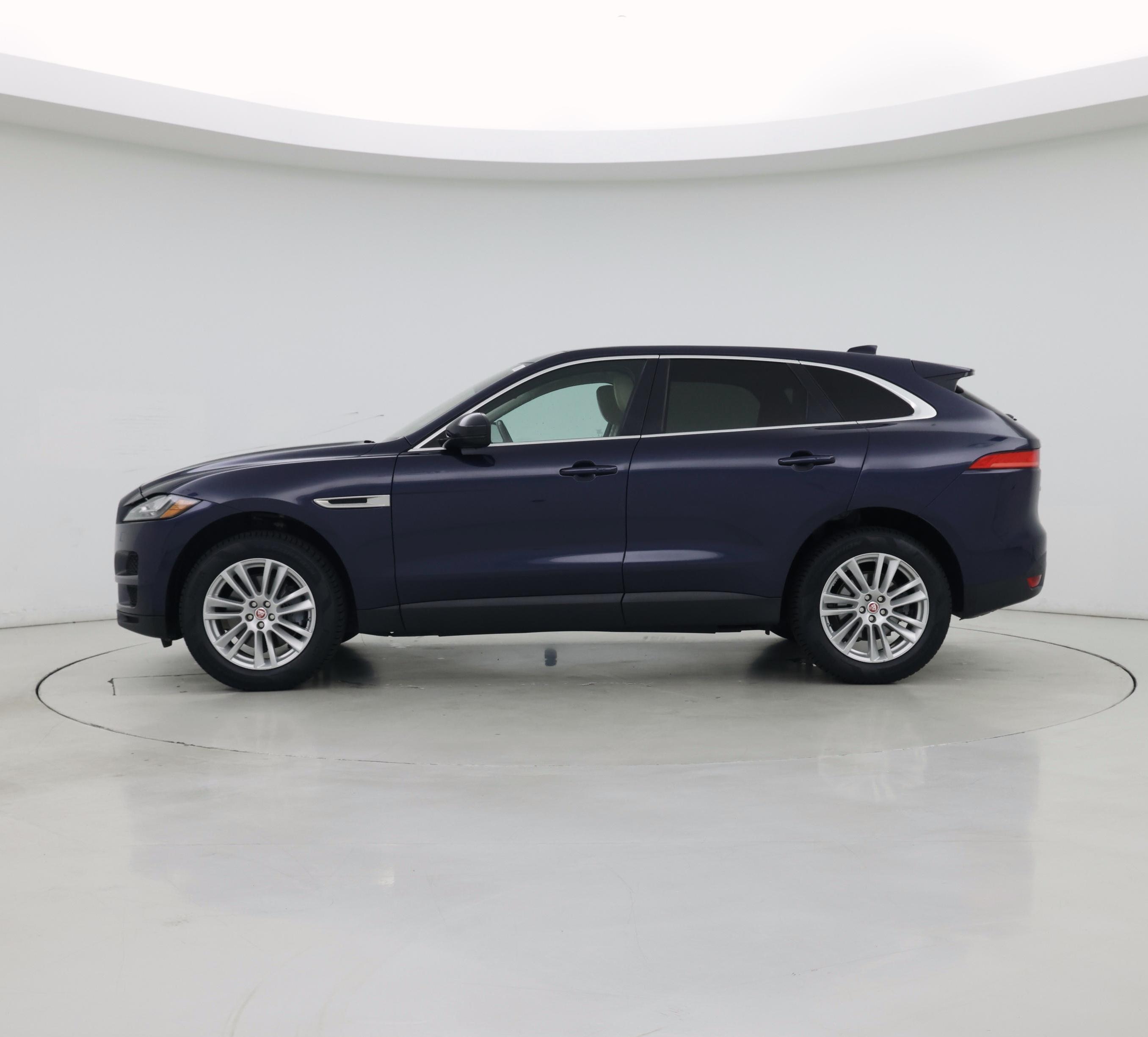 Thumbnail: 2017 Jaguar F-Pace - 3