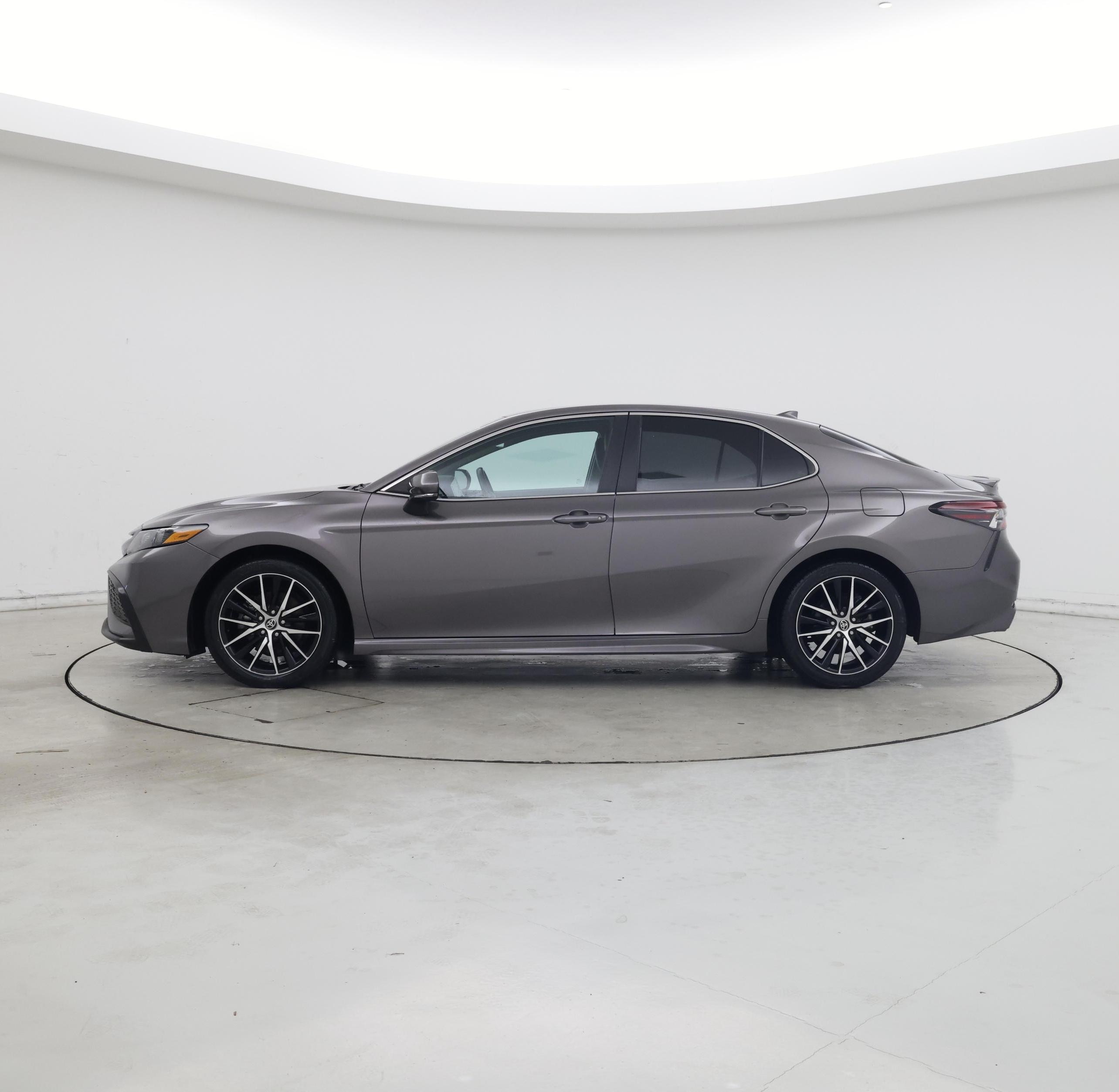 Thumbnail: 2022 Toyota Camry - 3