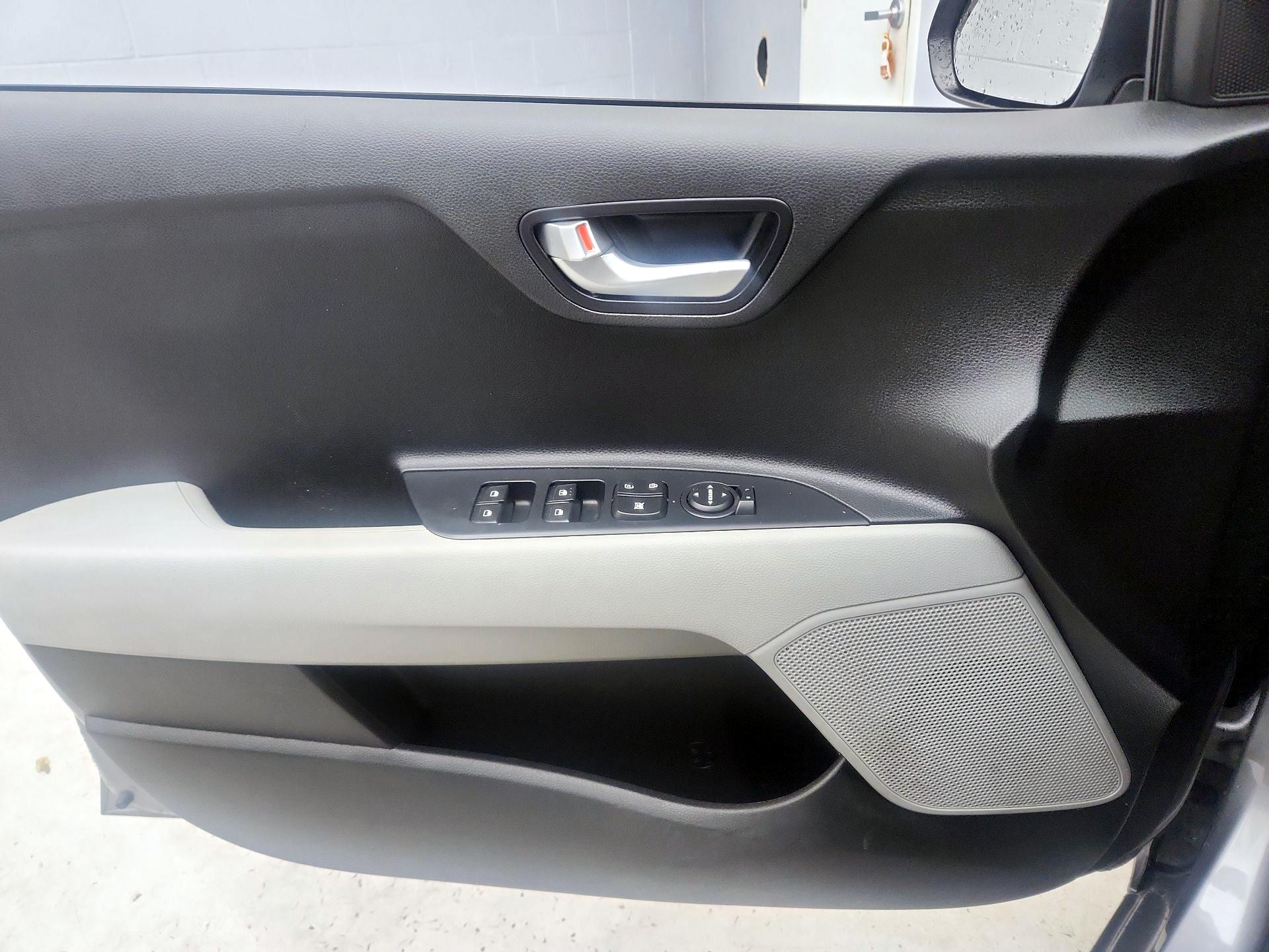 Thumbnail: 2022 Kia Rio - 12