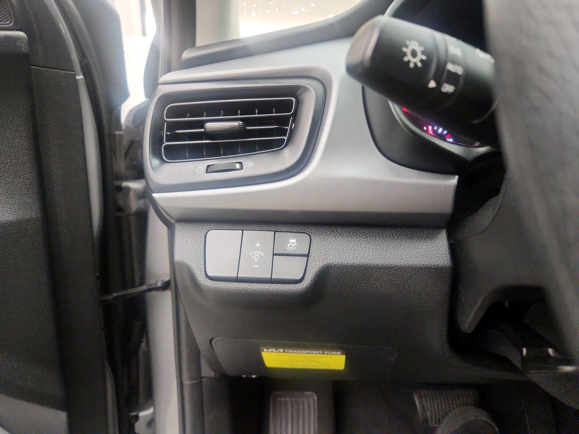 Thumbnail: 2022 Kia Rio - 13