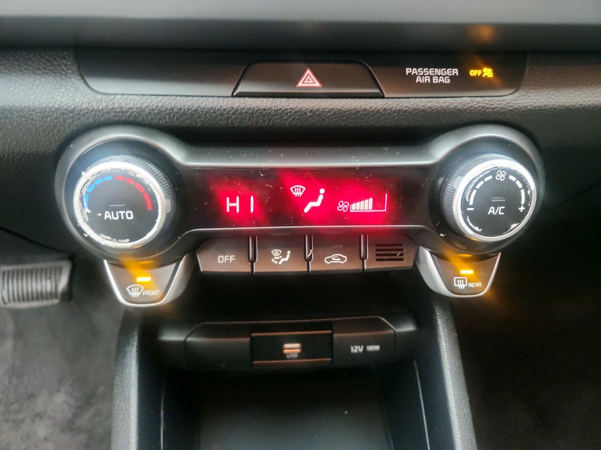 Thumbnail: 2022 Kia Rio - 16